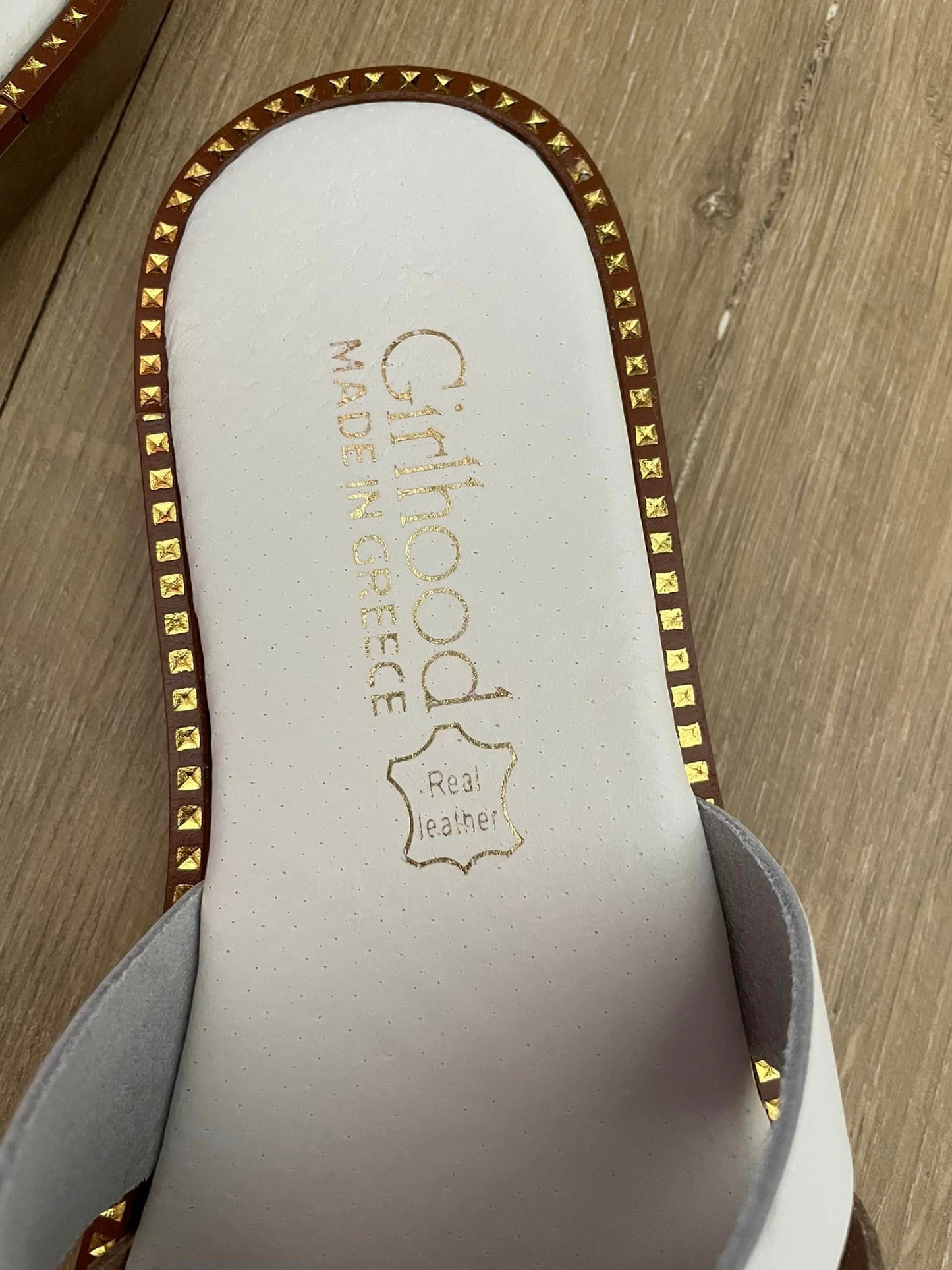 Mules en cuir fabriquées en Grèce blanche et dorée !