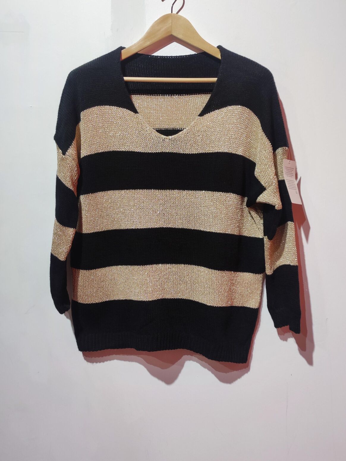 Pull à rayures dorées