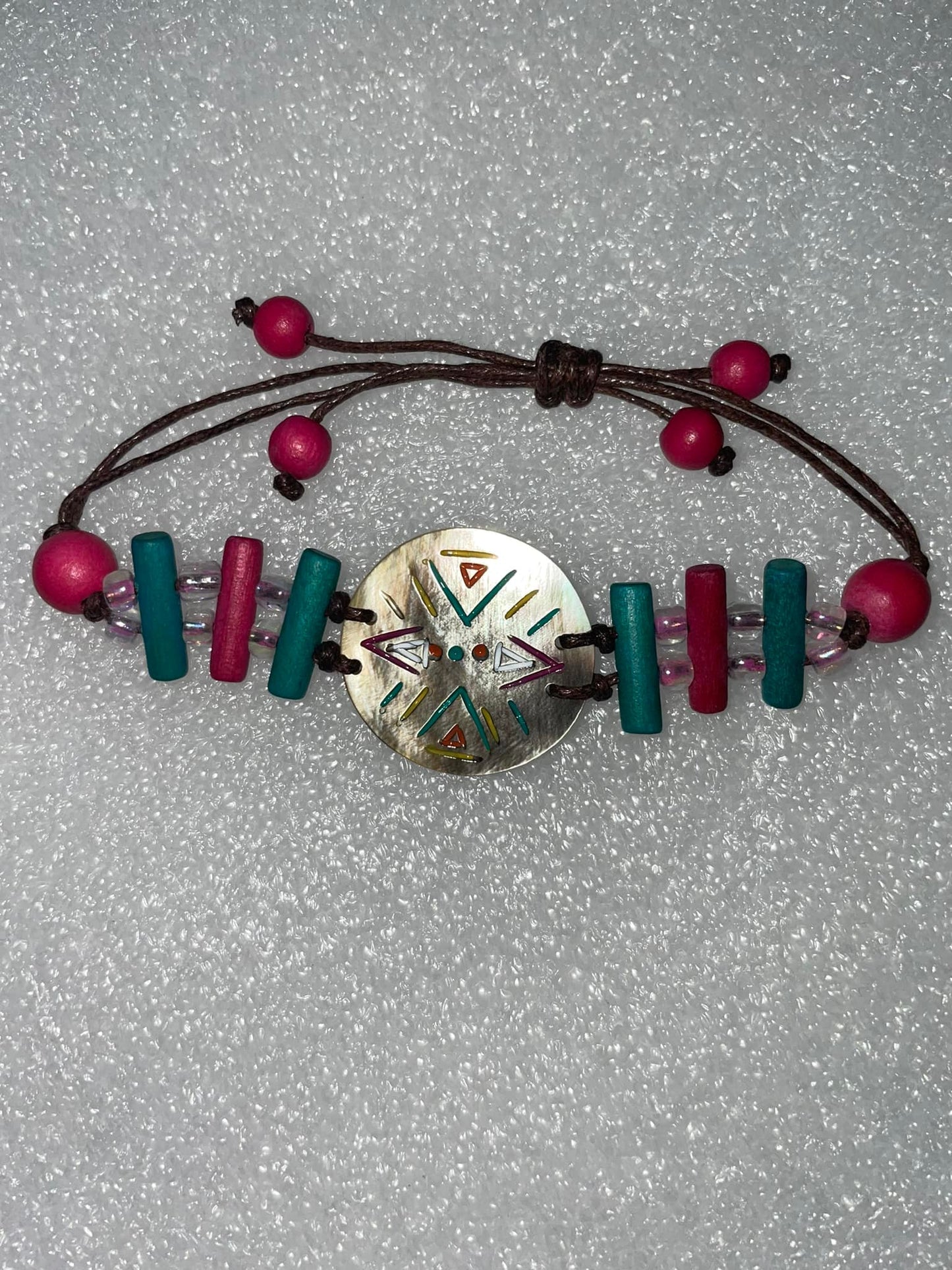 Bracelet "Esprit Jungle" en Perles de Bois Peintes - Ajustable & Tendance Merveilles du Monde