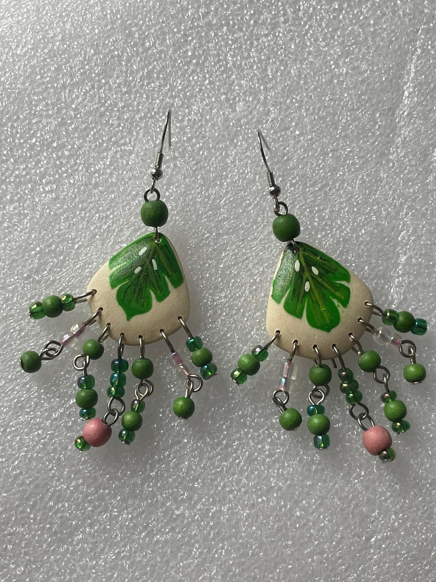 Boucles d'Oreilles "Feuilles Tropicales" en Bois Peint - Style Bohème Chic Merveilles du Monde