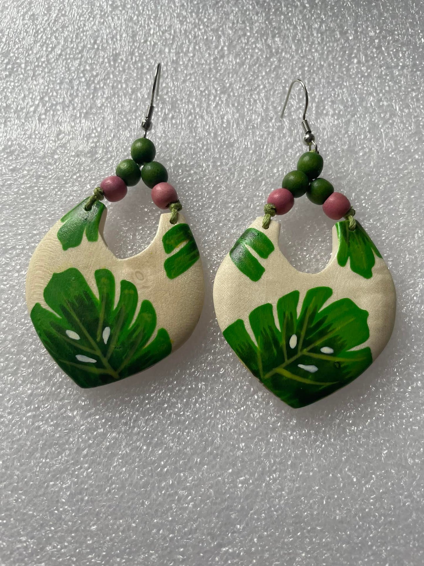 Boucles d'Oreilles "Feuilles Tropicales" en Bois Peint - Style Bohème Chic Merveilles du Monde