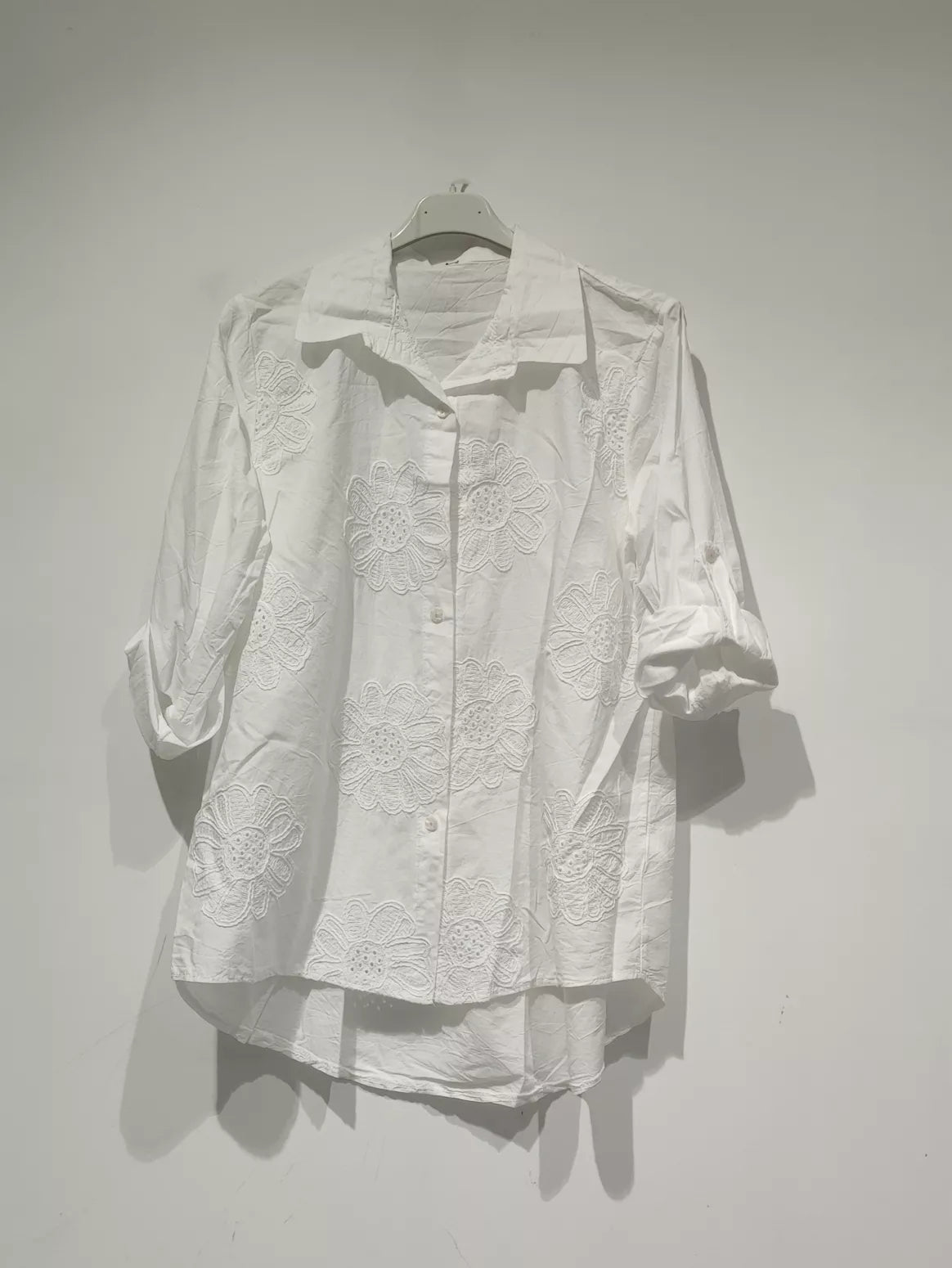 Chemise blanche en coton à fleurs en broderie anglaise