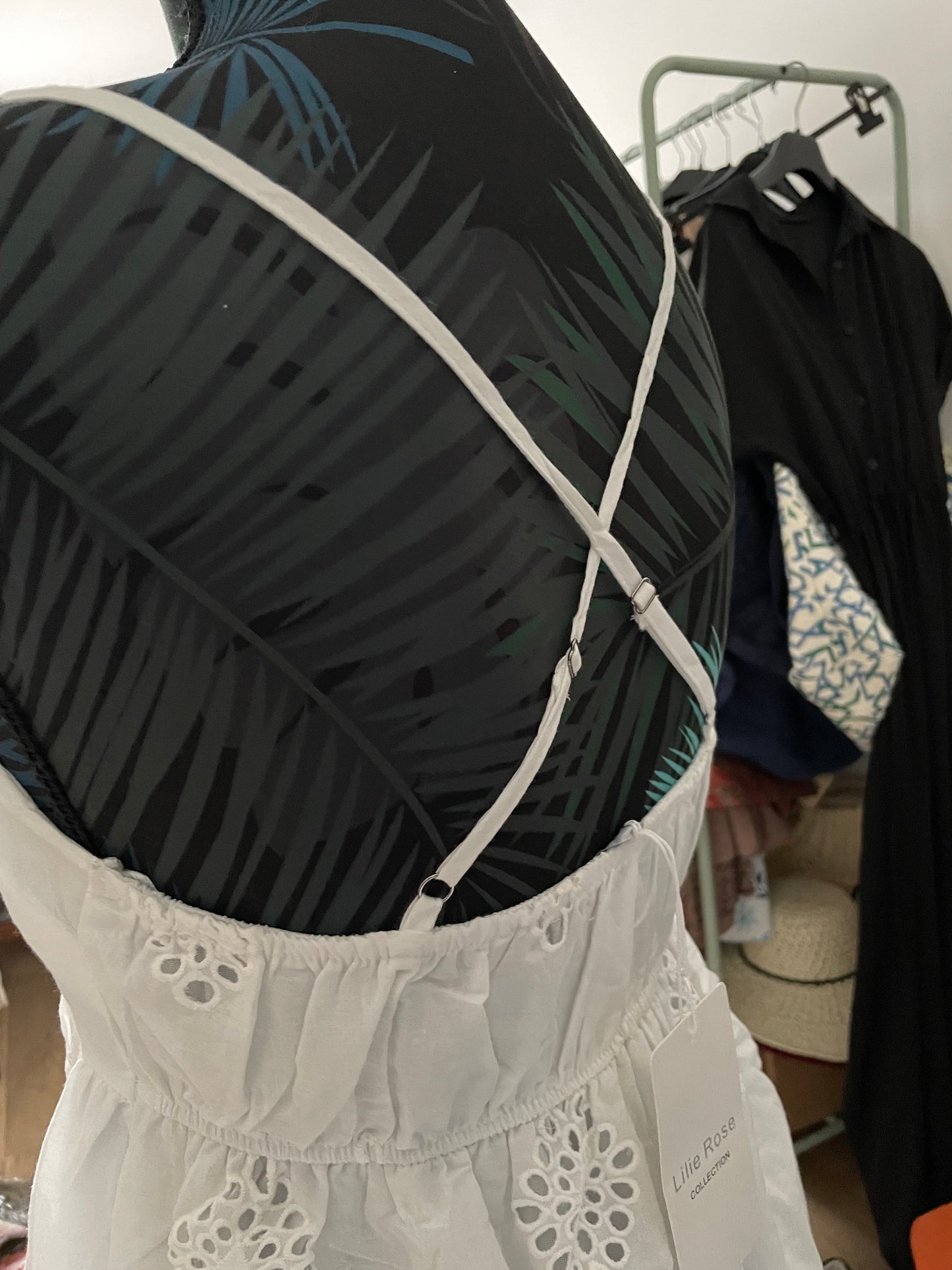 Dos nu broderie anglaise Lilie Rose