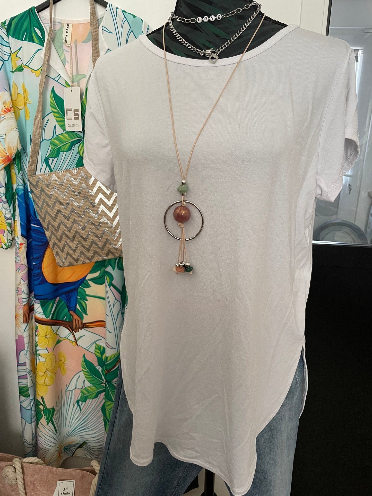 Tee-shirt et son sautoir