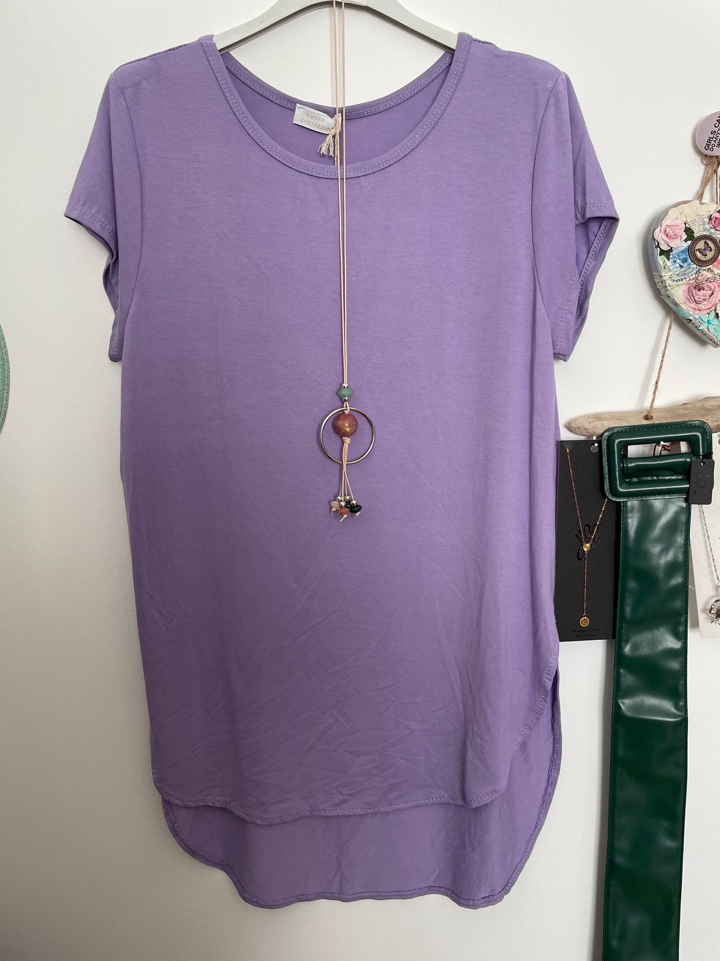 Tee-shirt et son sautoir