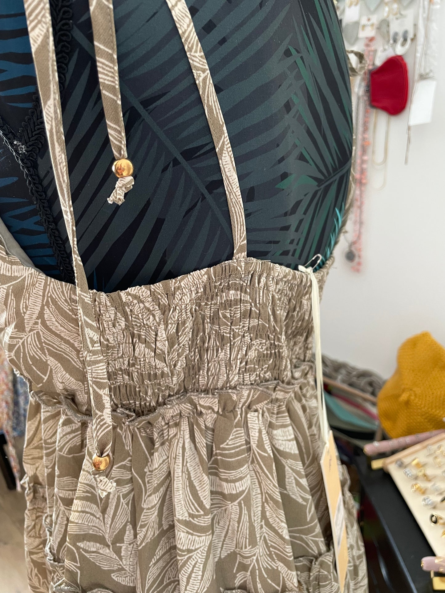 Robe bretelles à nouer aux épaules
