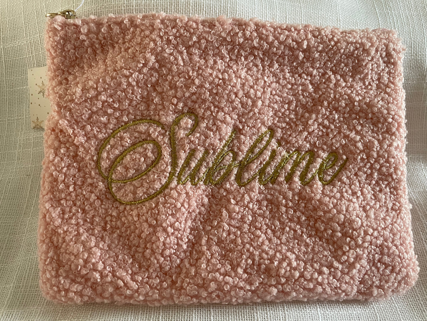 Pochette pilou brodée Votre Nouveau Compagnon Chic ! ✨