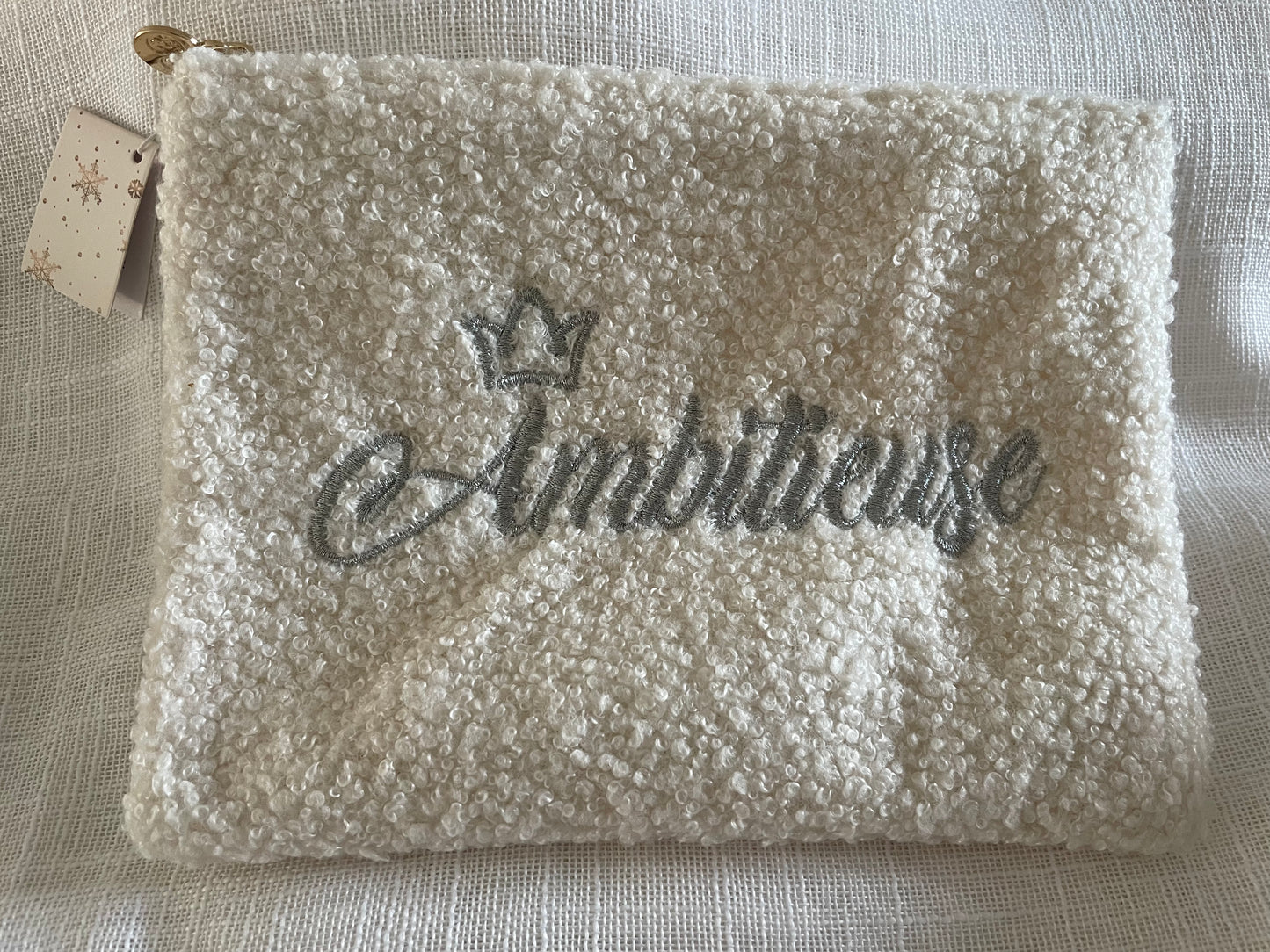 Pochette pilou brodée Votre Nouveau Compagnon Chic ! ✨