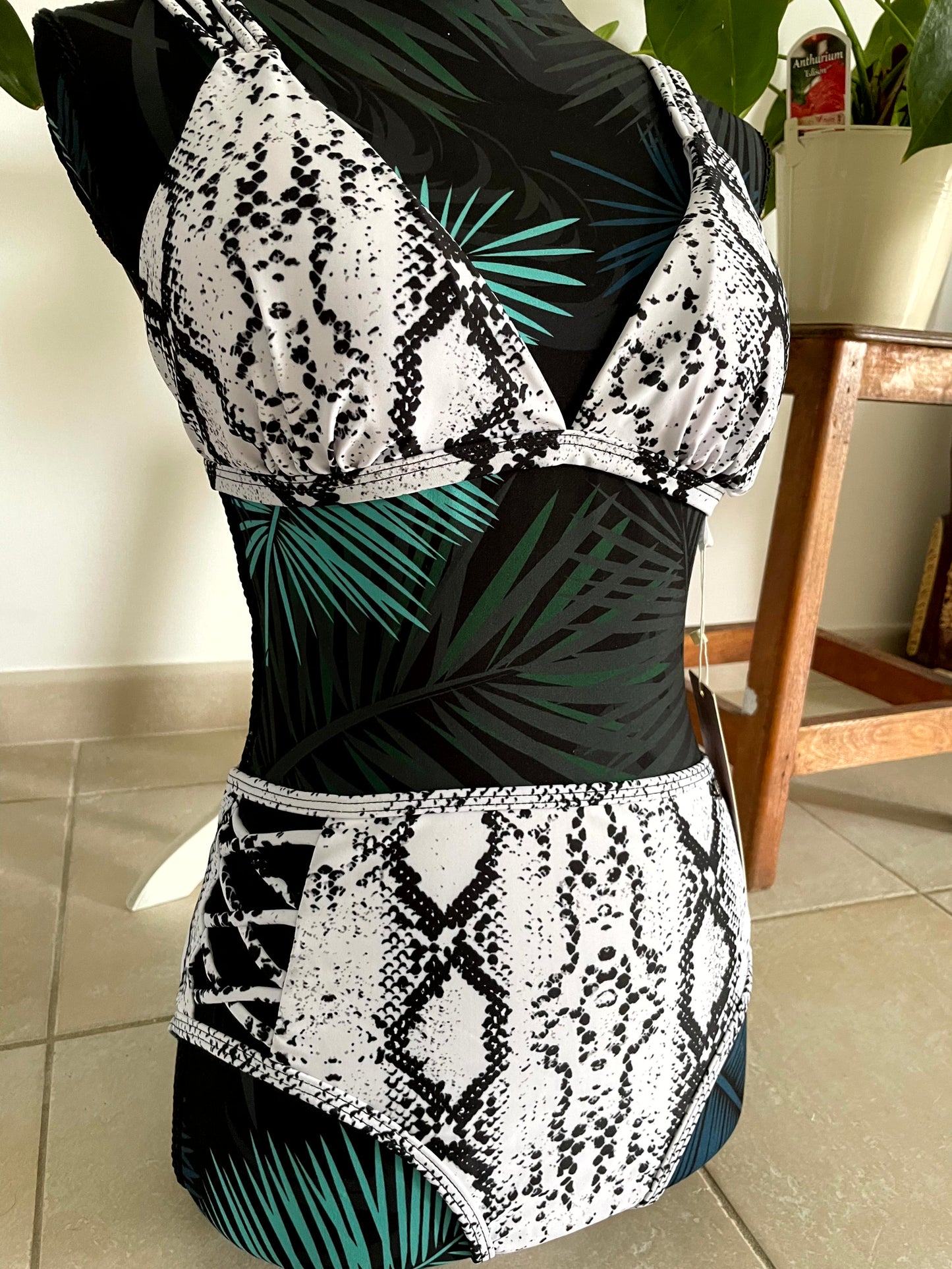 Bikini "Ondes Sauvages" Imprimé Peau de Serpent Noir & Blanc - Soyez la Reine de l'Été !