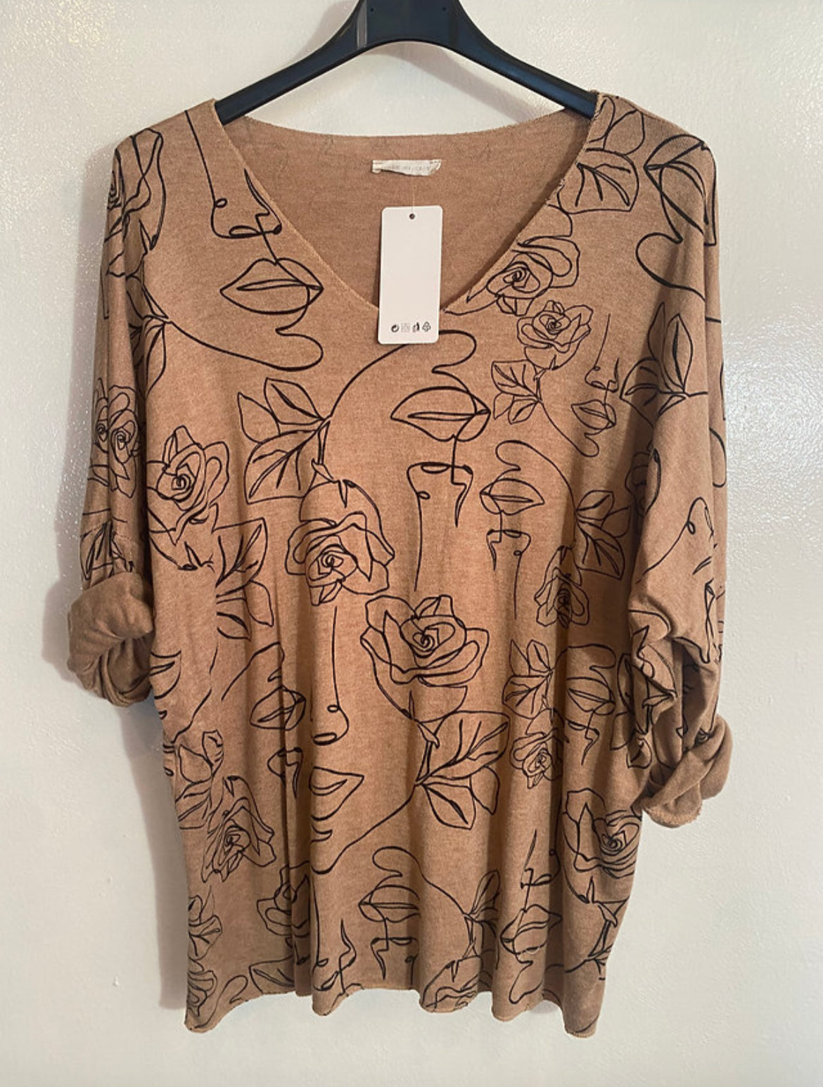 Pull léger imprimé visage style Picasso