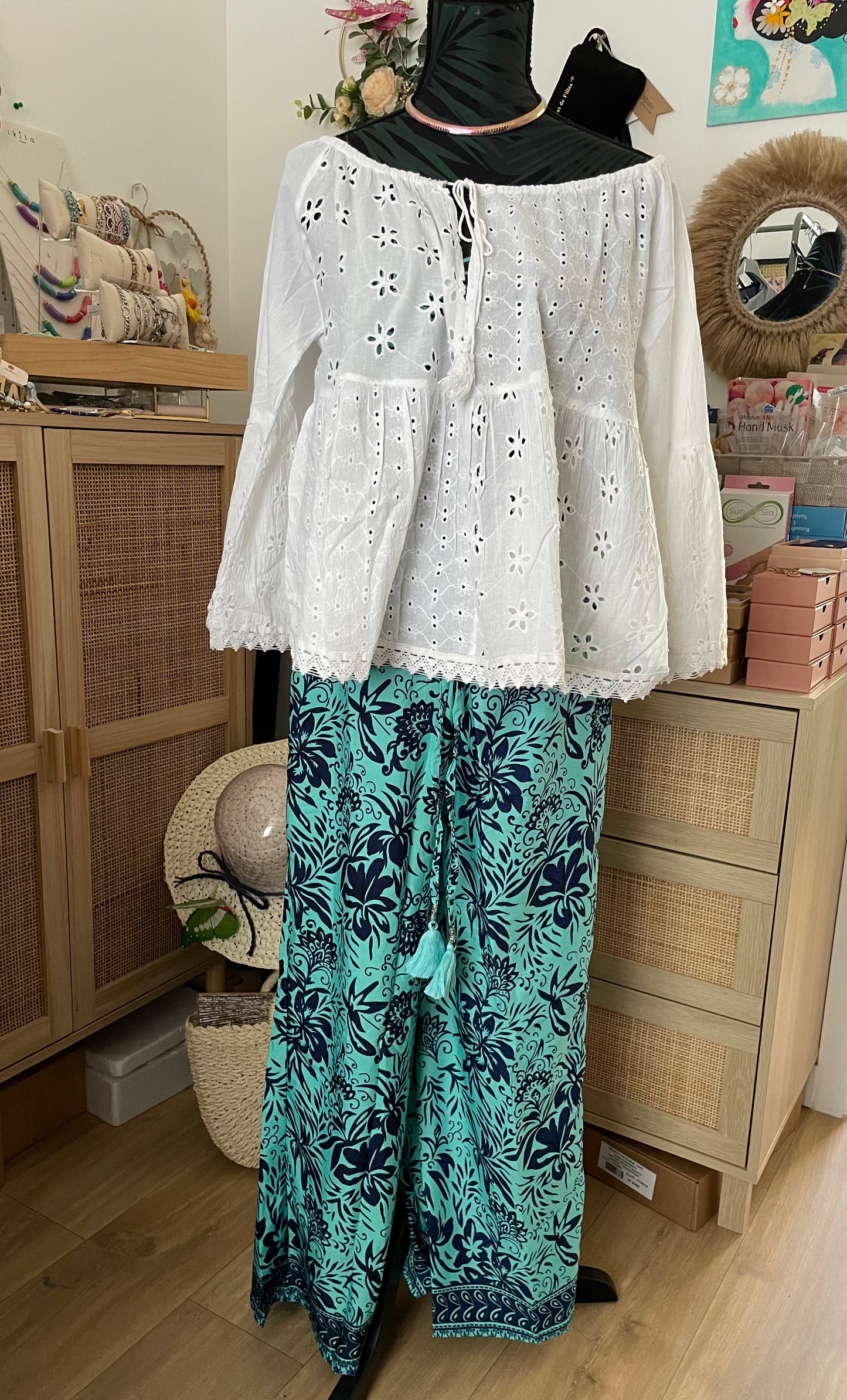 Blouse manches 3/4 bohème brodé, broderie anglaise