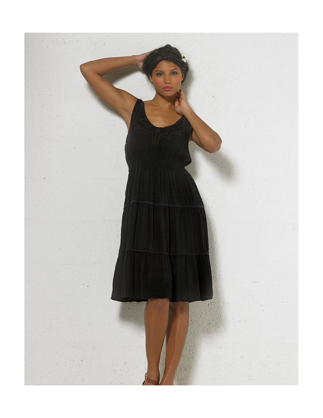 Robe courte brodée doublée