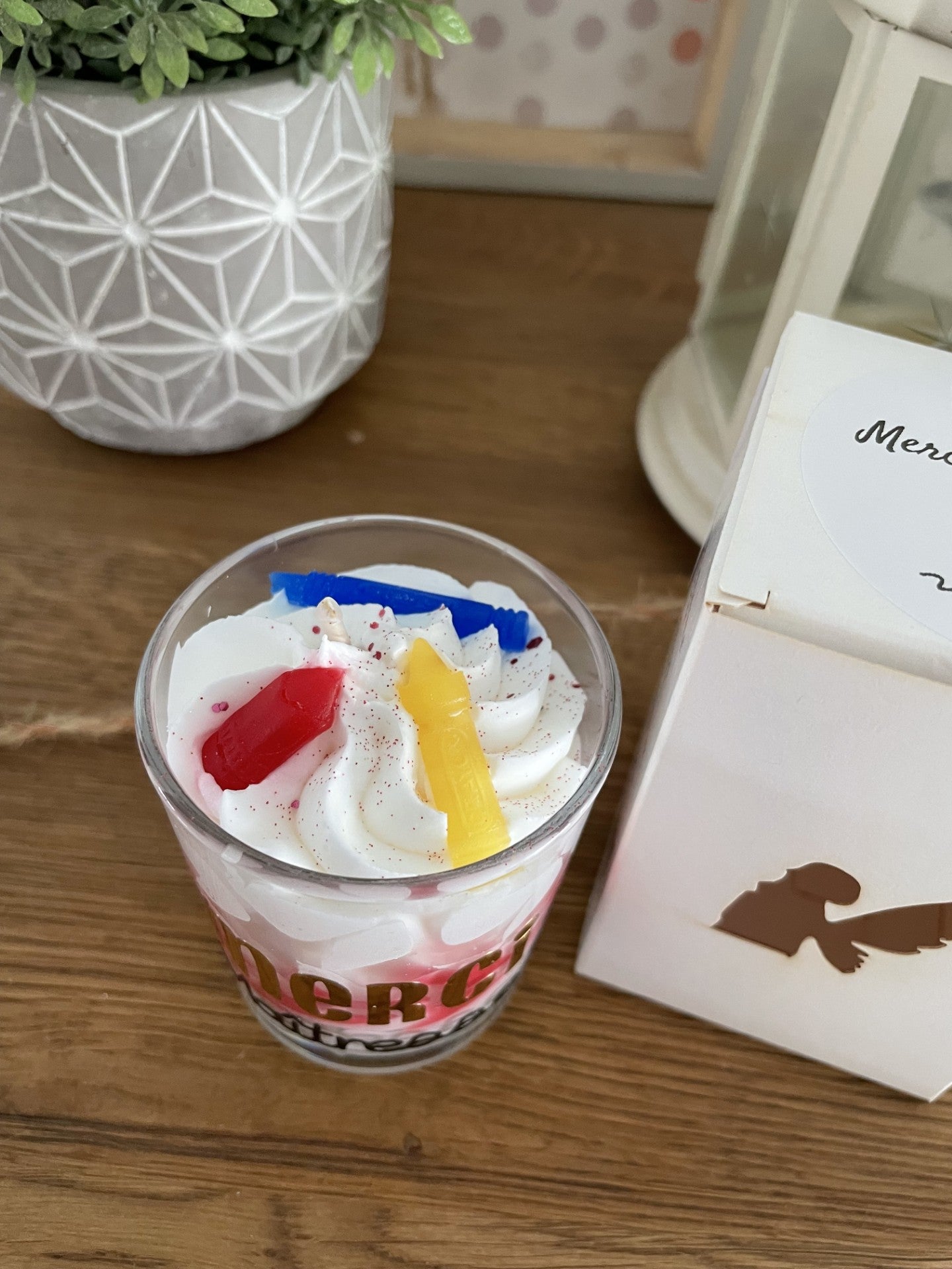Bougie gourmande artisanale "Merci maîtresse" parfum cerise 100% végétale