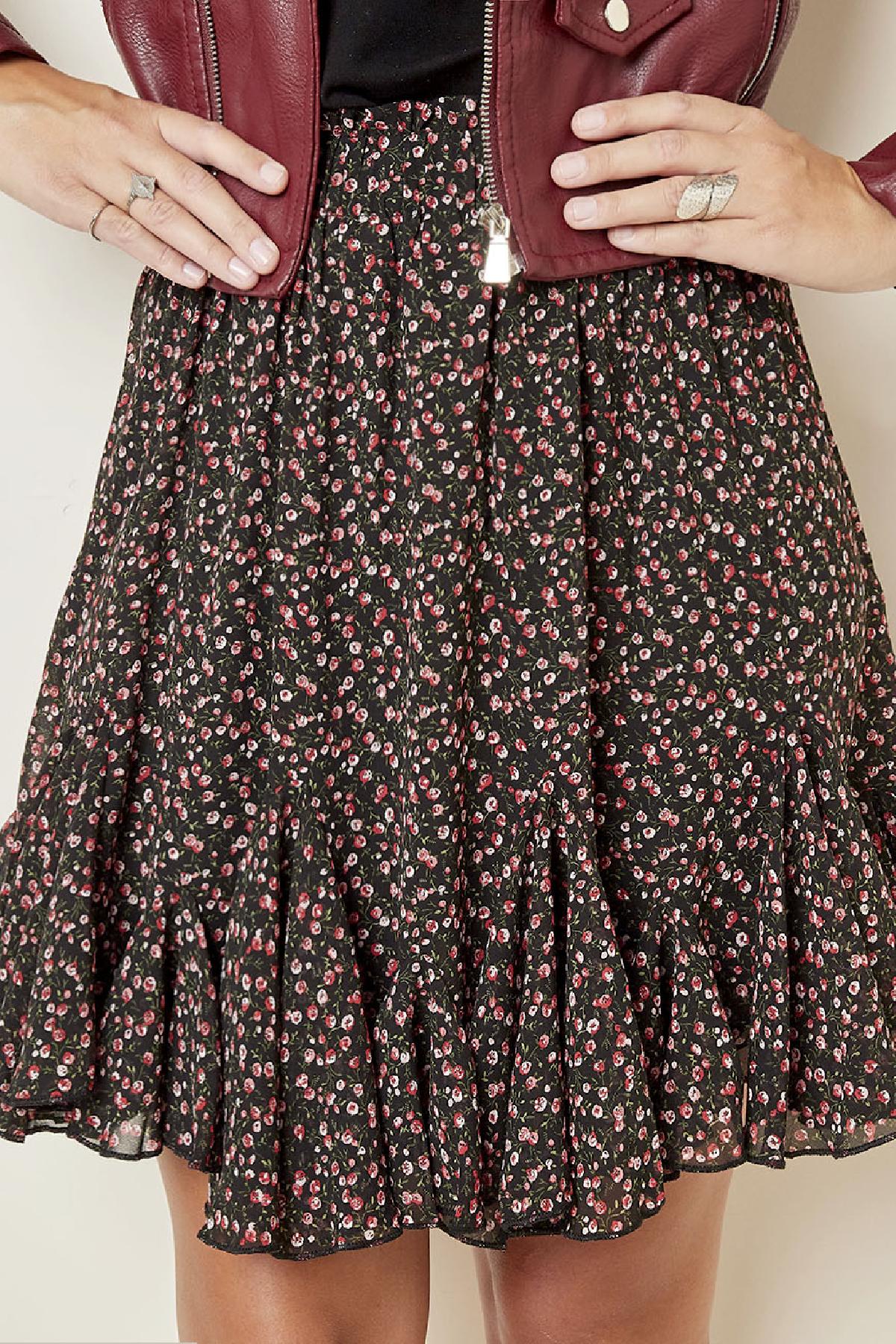 Jupe fluide avec imprimé fleuri et taille élastique.