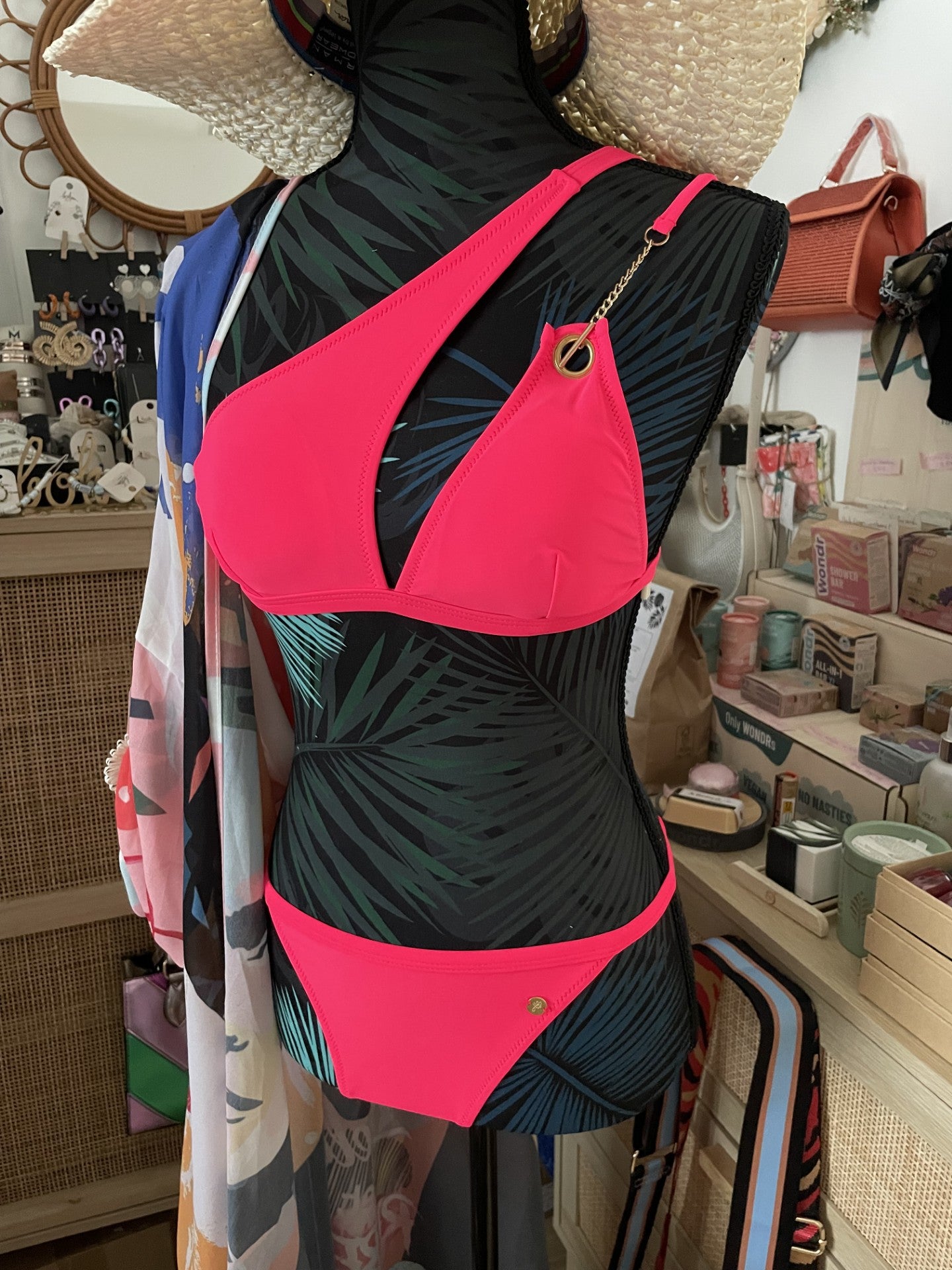 Bikini Asymétrique & Taille Haute - Osez le Style Unique !