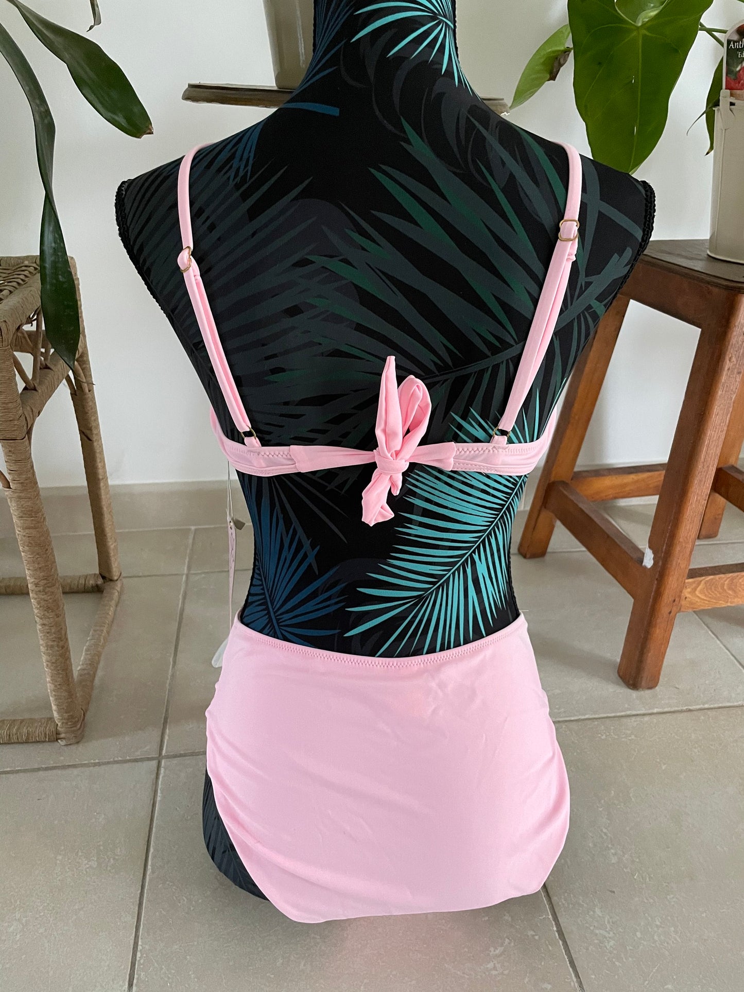 Bikini "Ondes Estivales" avec Laçage & Détail Chic - Brillez au Soleil !