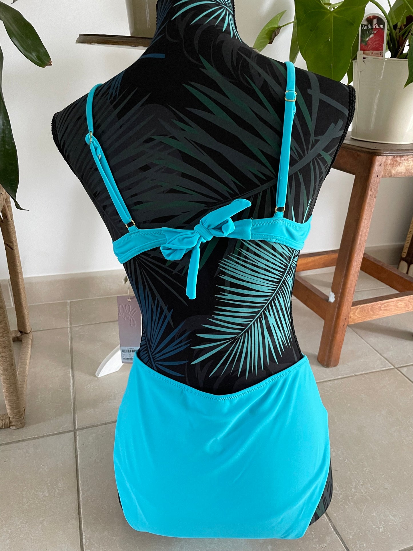 Bikini "Ondes Estivales" avec Laçage & Détail Chic - Brillez au Soleil !
