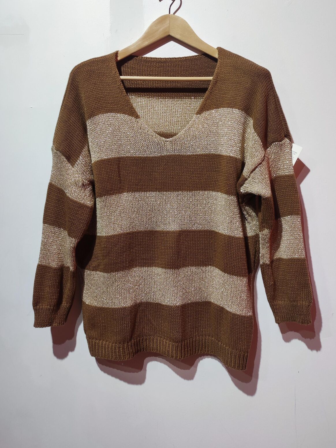 Pull à rayures dorées