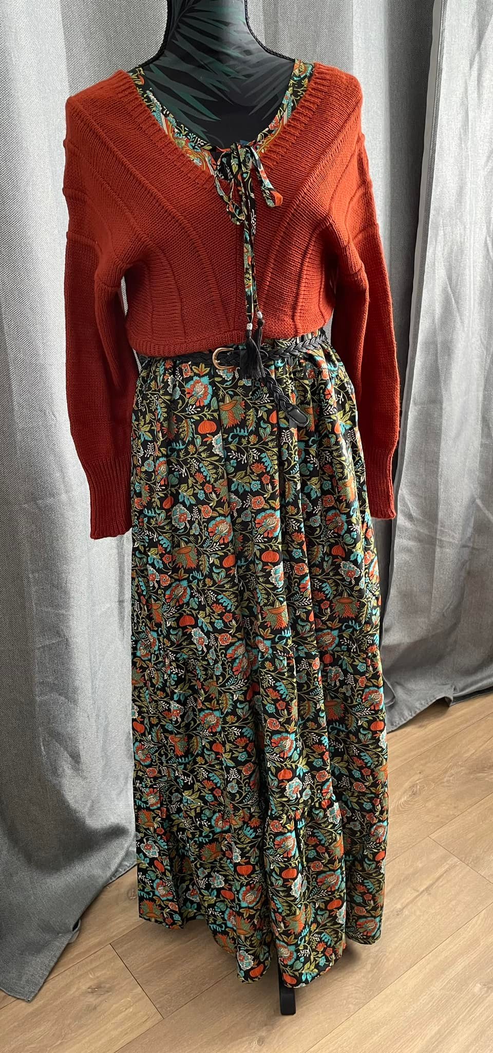 Robe longue boho fleurie liens pompons