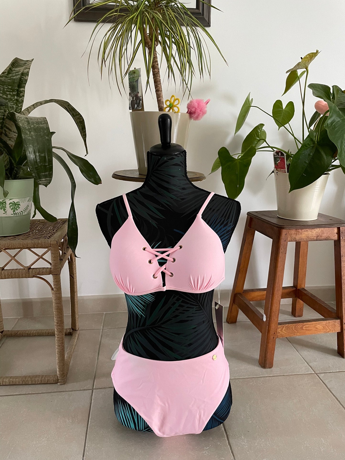 Bikini "Ondes Estivales" avec Laçage & Détail Chic - Brillez au Soleil !