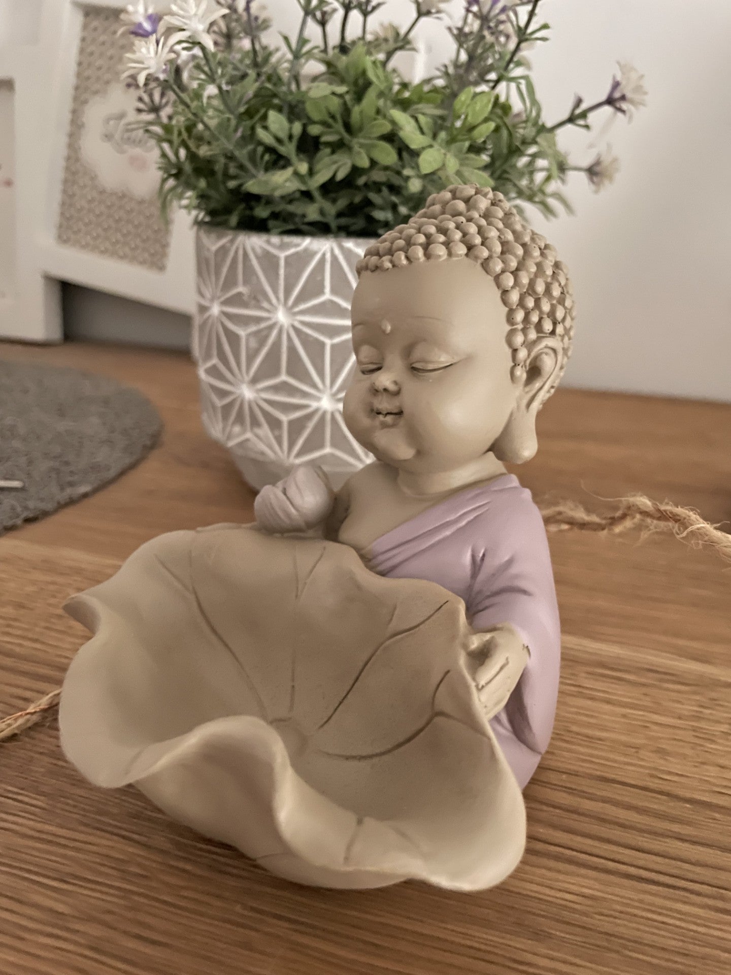 Bouddha et son lotus vide poche