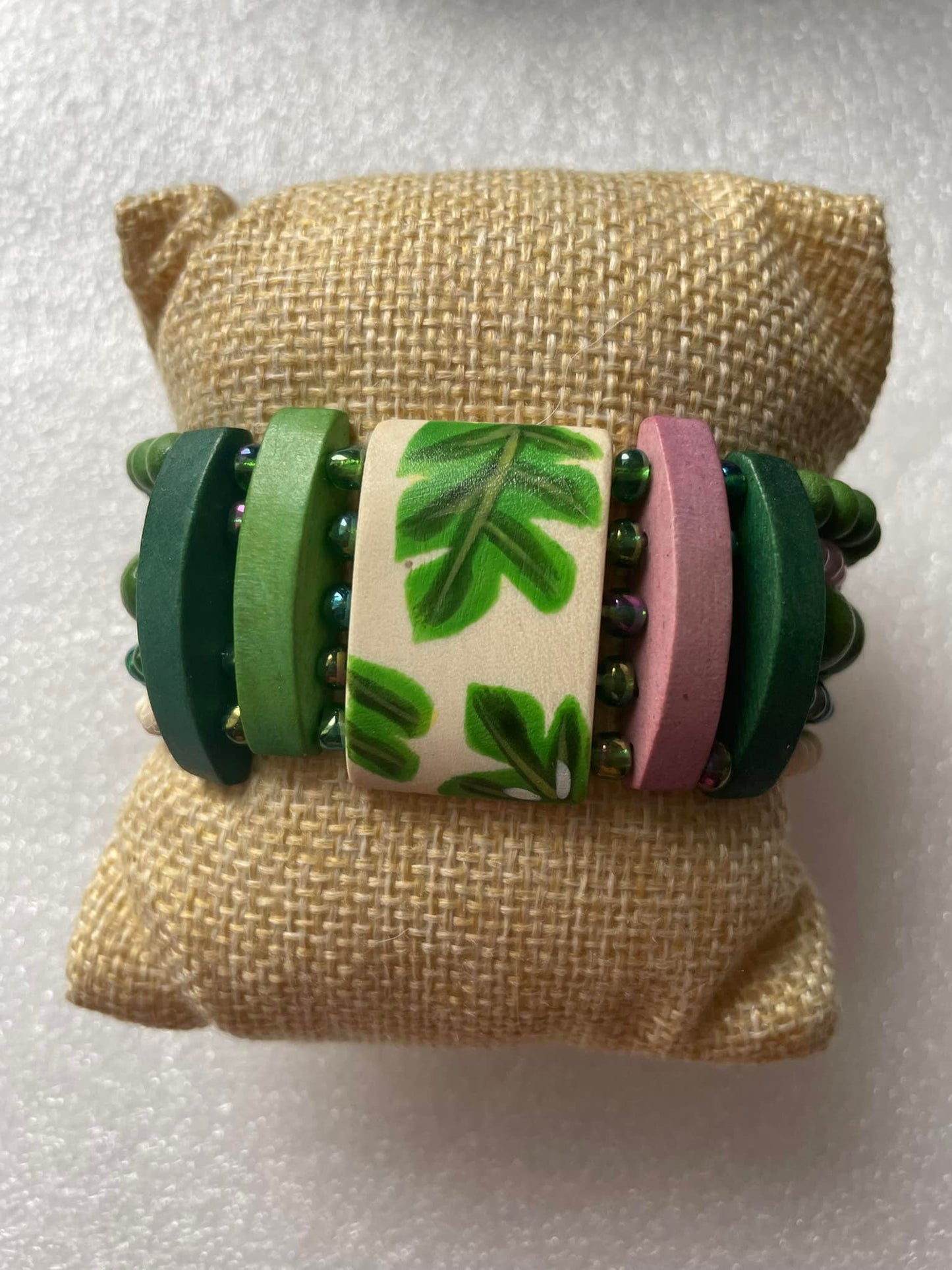 Bracelet "Esprit Jungle" en Perles de Bois Peintes - Ajustable & Tendance Merveilles du Monde