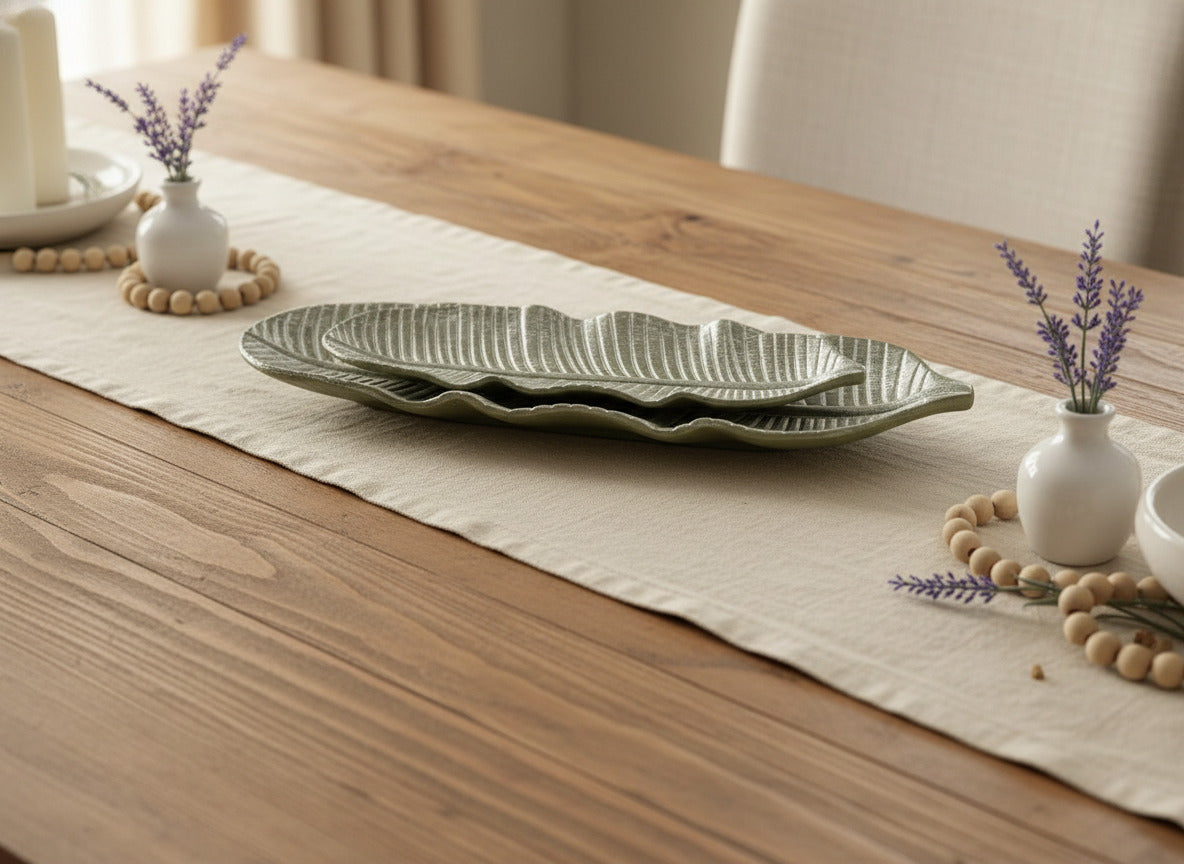 Assiettes ou plats en forme de feuilles en bois