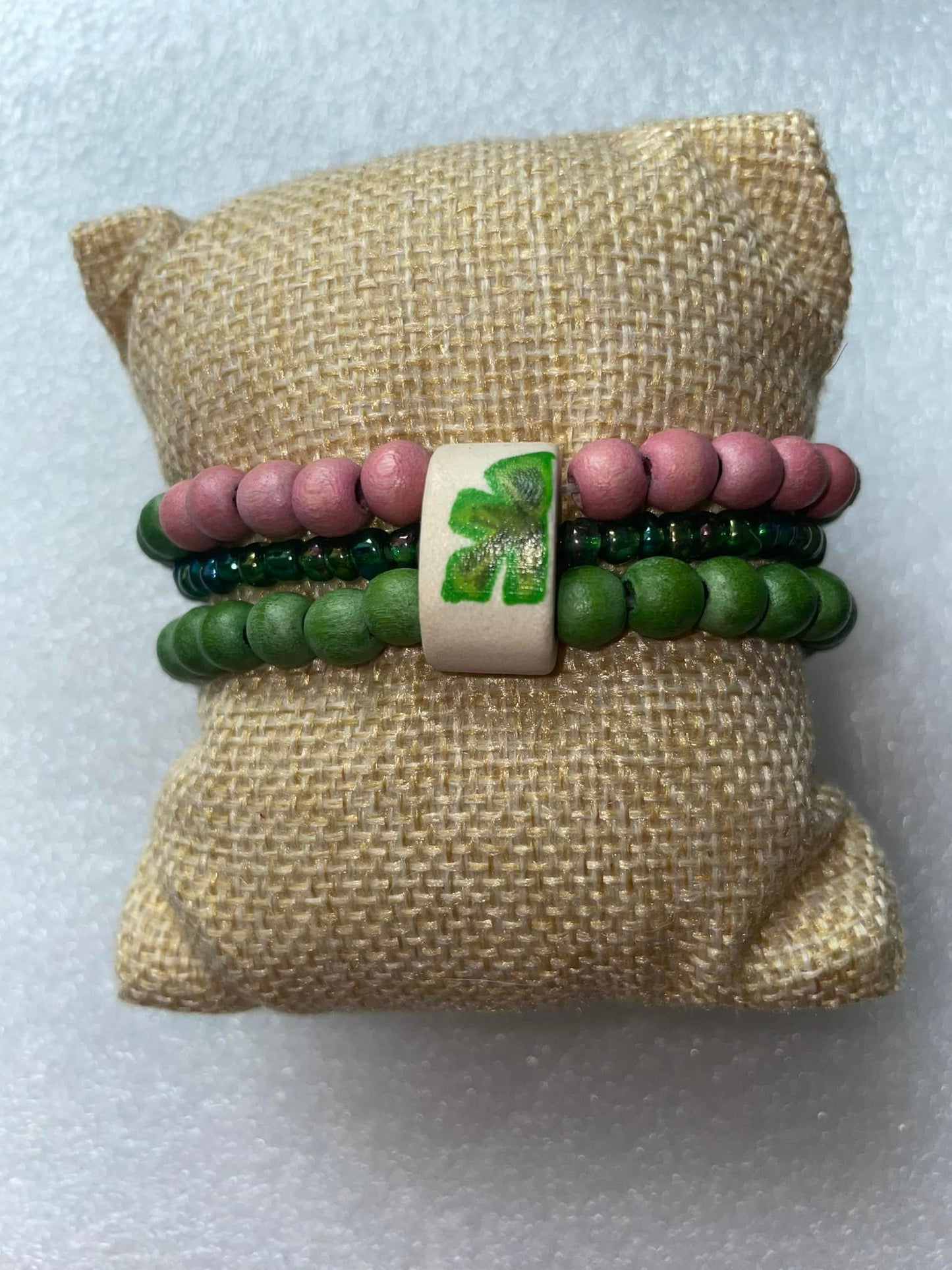 Bracelet "Esprit Jungle" en Perles de Bois Peintes - Ajustable & Tendance Merveilles du Monde