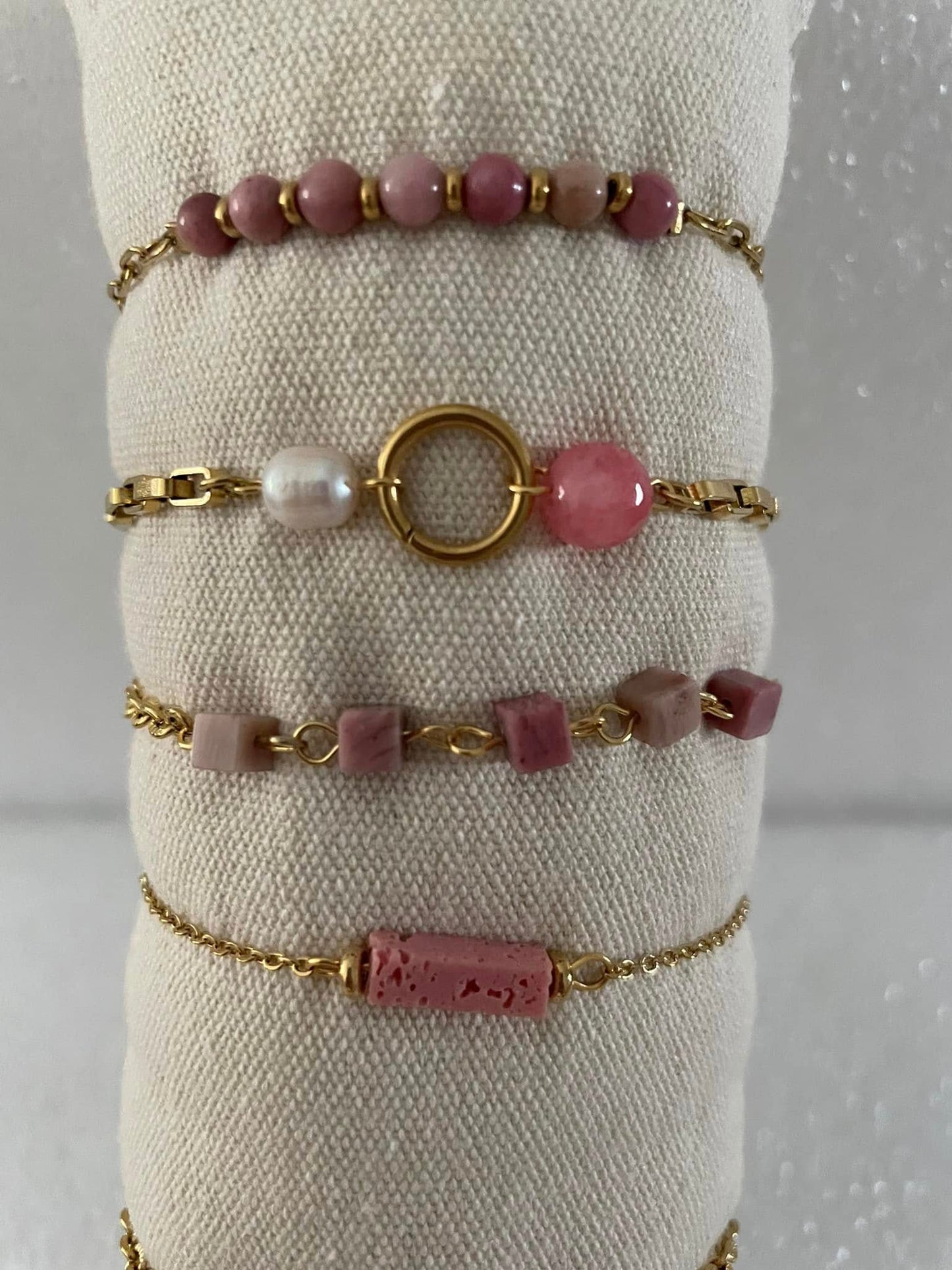 Bracelet en acier inoxydable et pierres roses pâles