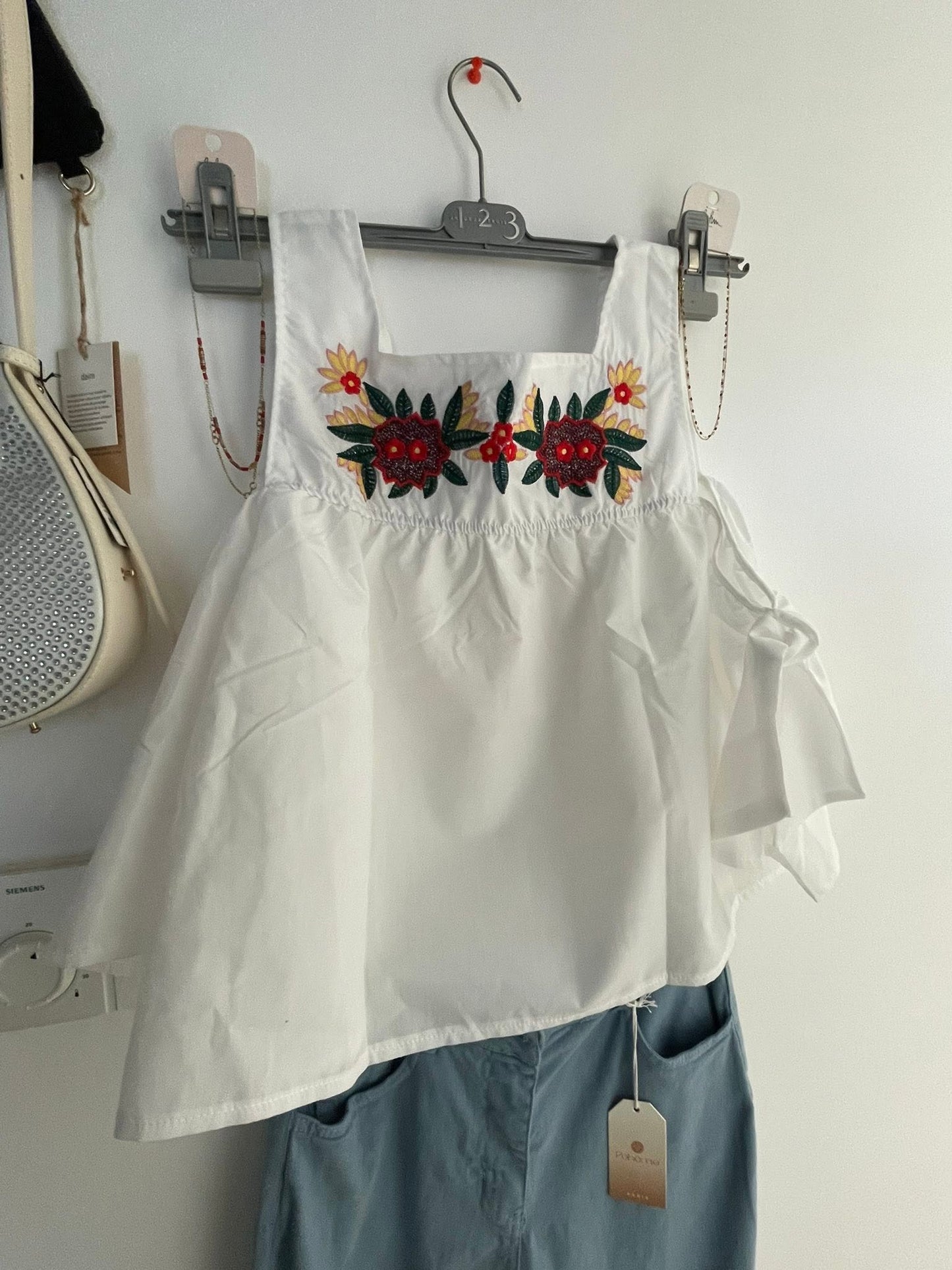 Top brodé Lilie Rose