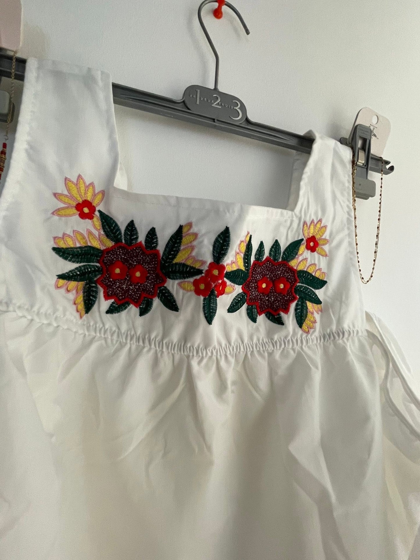 Top brodé Lilie Rose