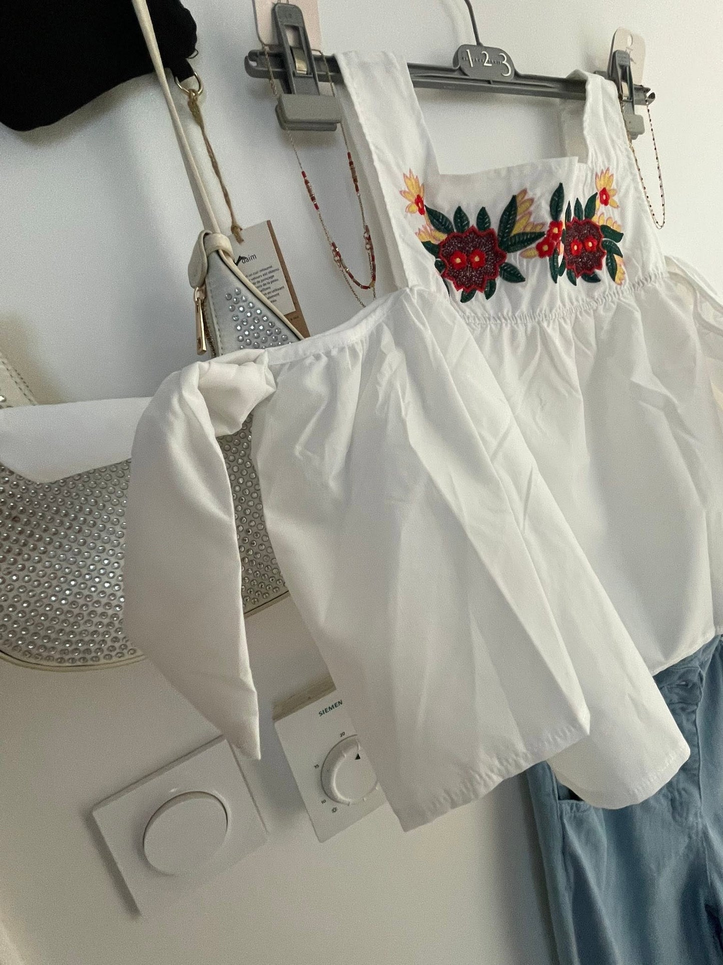 Top brodé Lilie Rose