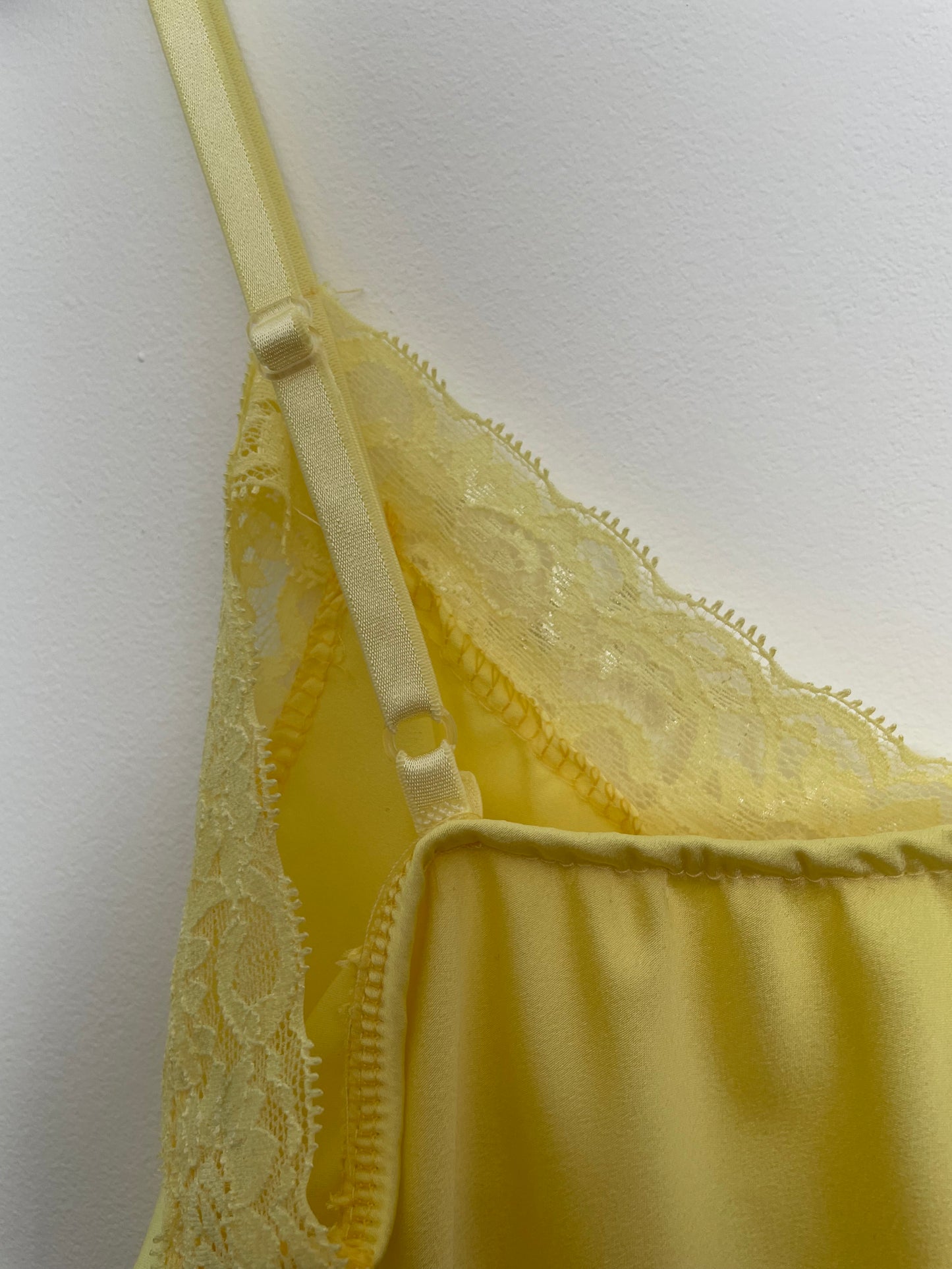 Caraco dentelle jaune