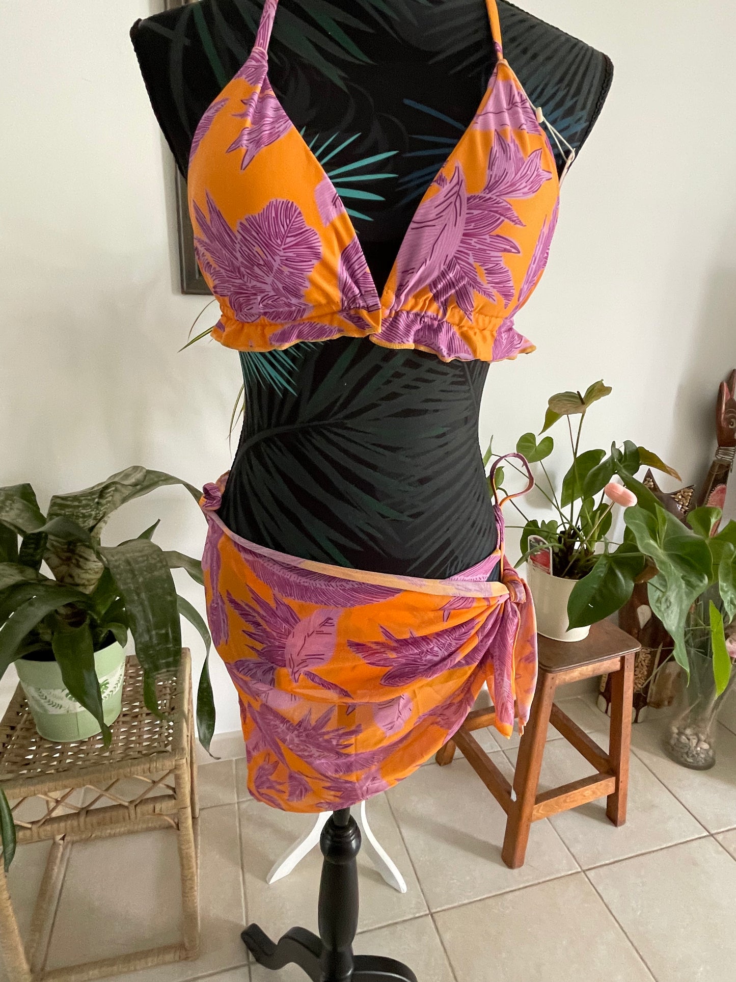 Ensemble Bikini "Sunset Paradise" & Paréo Assorti - L'Évasion Tropicale pour votre Été !