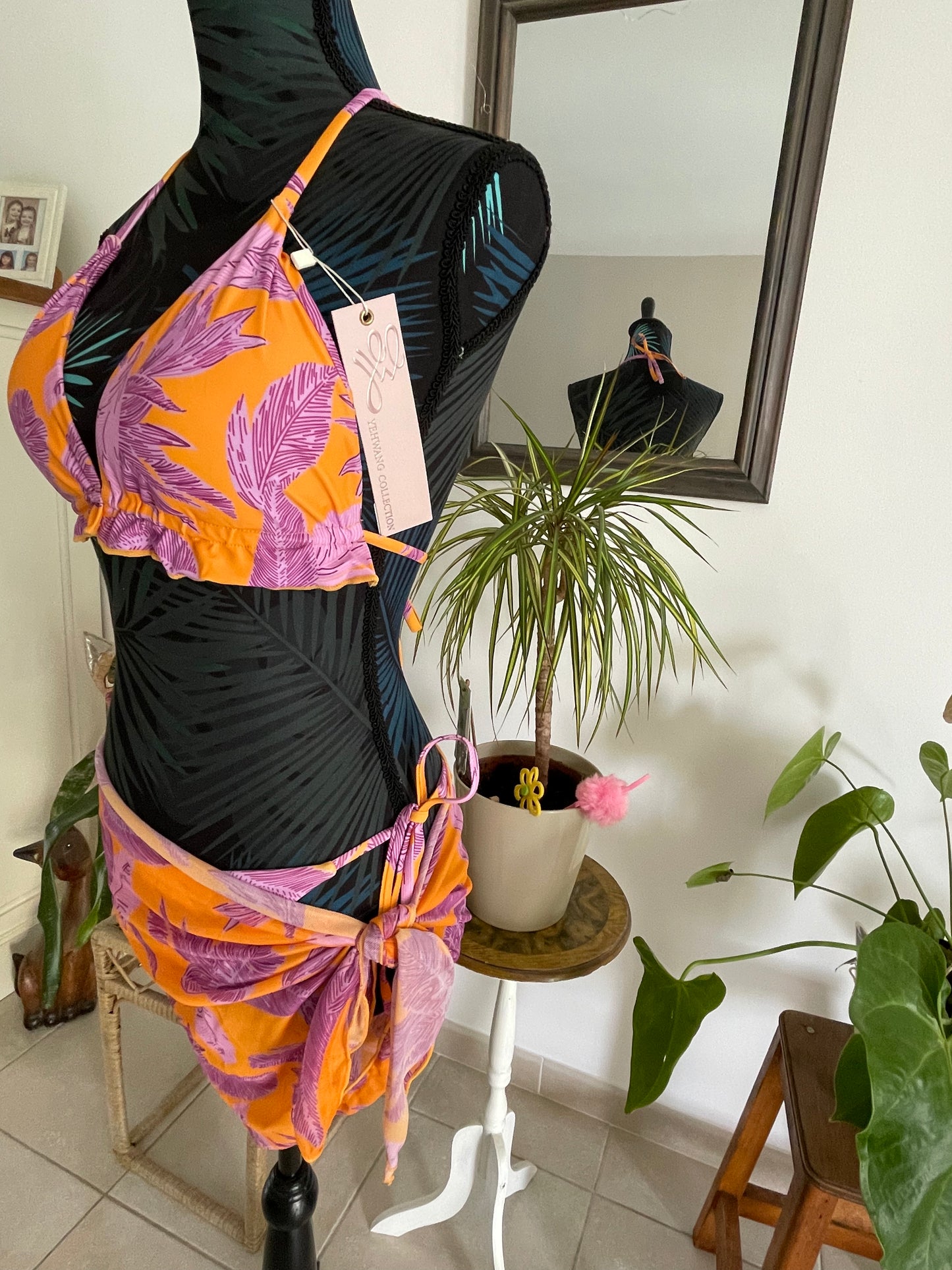 Ensemble Bikini "Sunset Paradise" & Paréo Assorti - L'Évasion Tropicale pour votre Été !