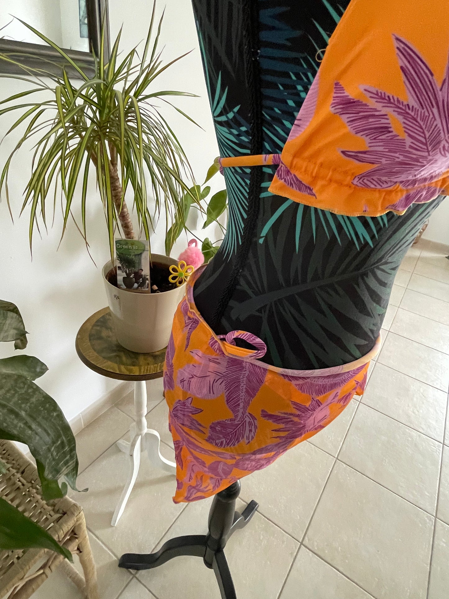 Ensemble Bikini "Sunset Paradise" & Paréo Assorti - L'Évasion Tropicale pour votre Été !