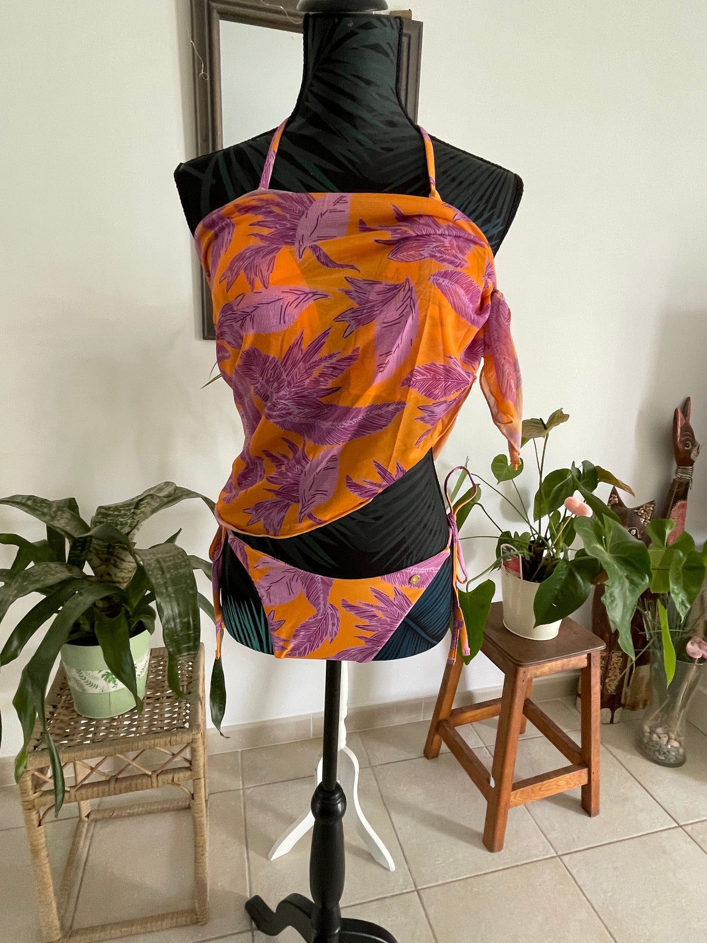 Ensemble Bikini "Sunset Paradise" & Paréo Assorti - L'Évasion Tropicale pour votre Été !