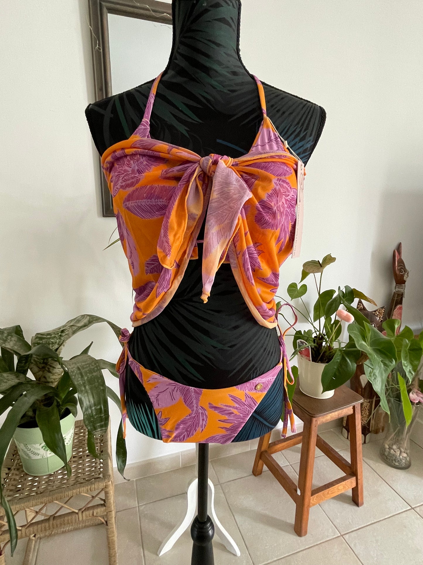 Ensemble Bikini "Sunset Paradise" & Paréo Assorti - L'Évasion Tropicale pour votre Été !