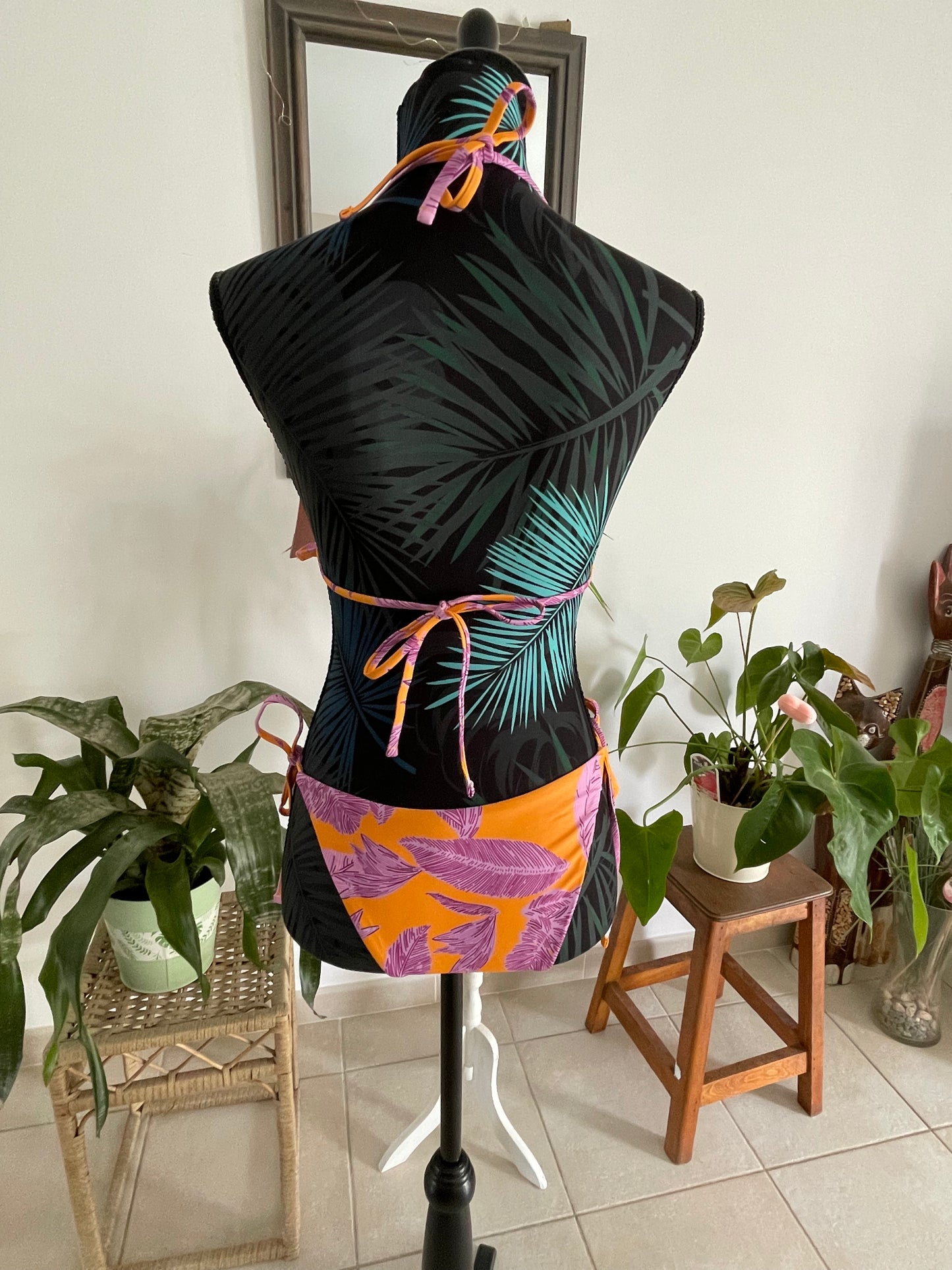 Ensemble Bikini "Sunset Paradise" & Paréo Assorti - L'Évasion Tropicale pour votre Été !