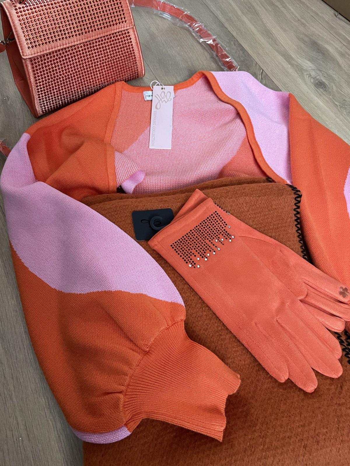 🧤 Gants élégants en suédine – Détails strass - Le monde de MI