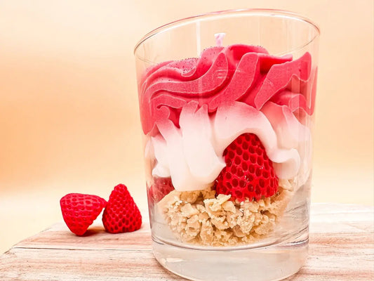 Bougie gourmande artisanale fraise des bois  100% végétale  Notre best of !!!