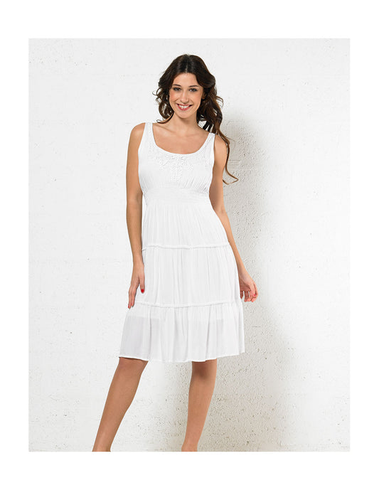 Robe courte brodée doublée
