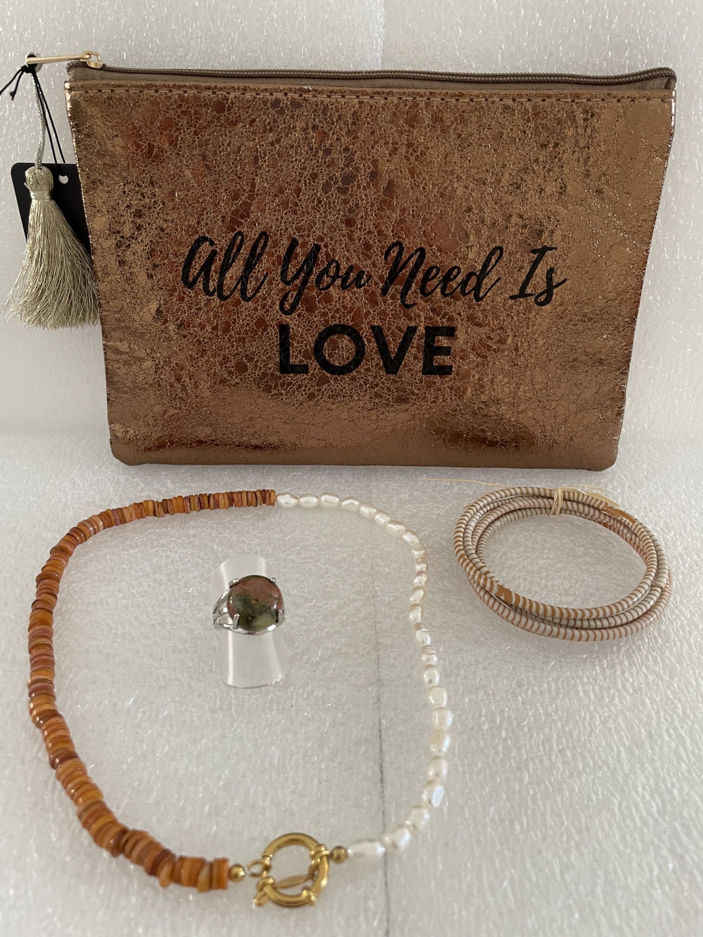 Pochette cadeau All you need is love