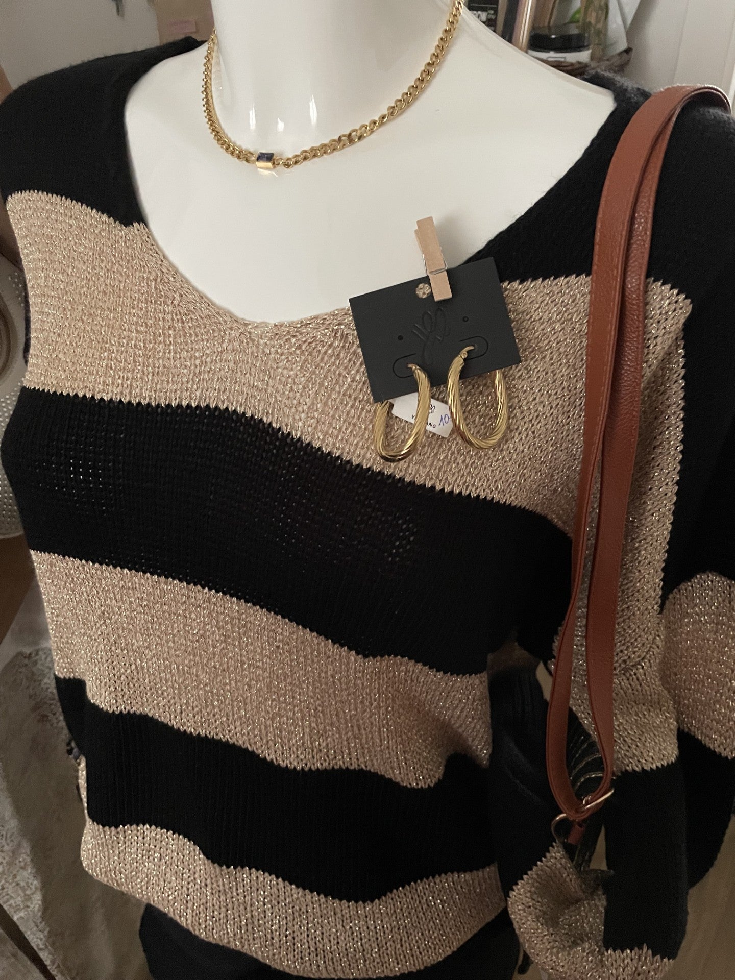 Pull à rayures dorées