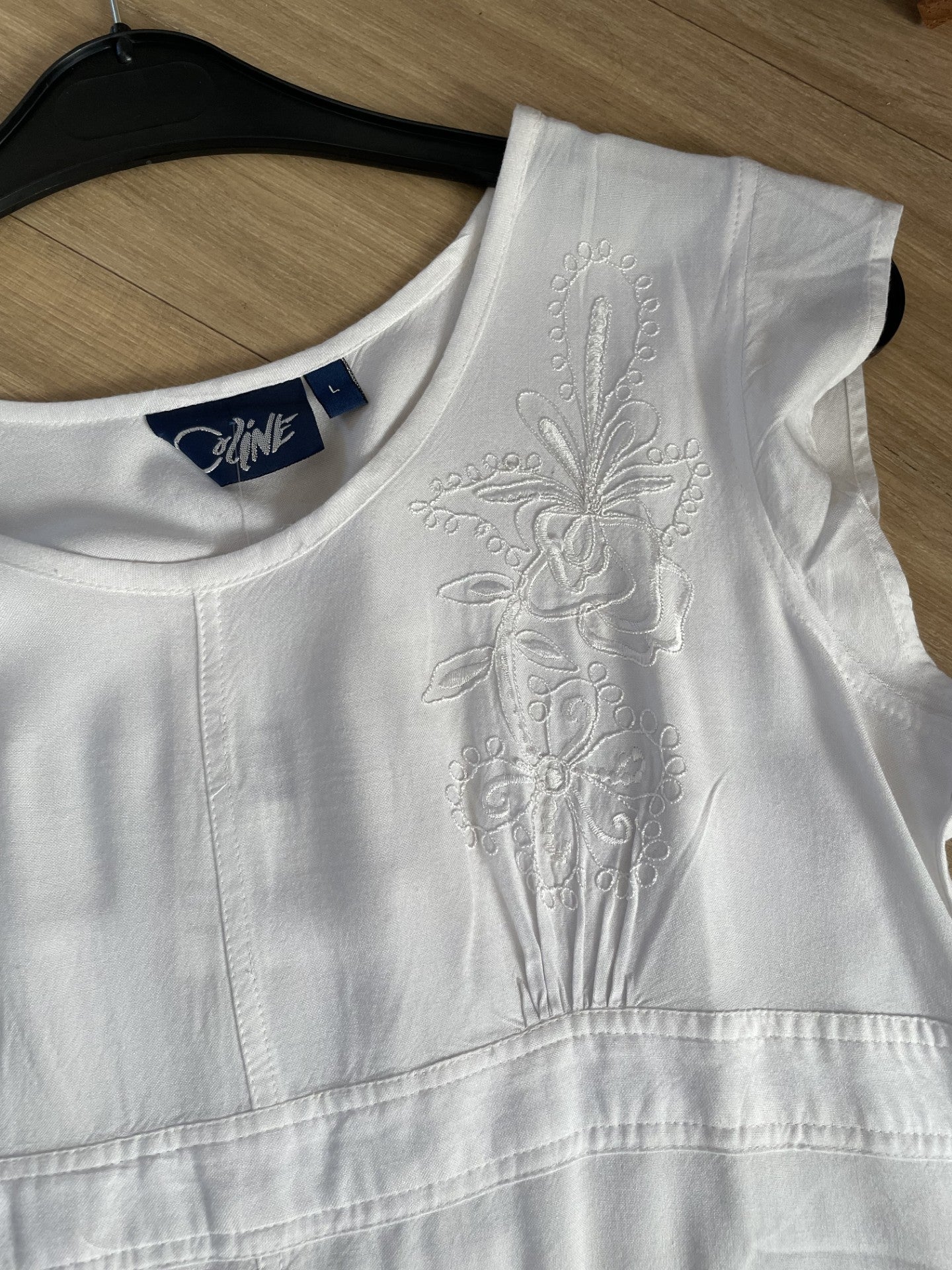 Robe courte brodée Coline