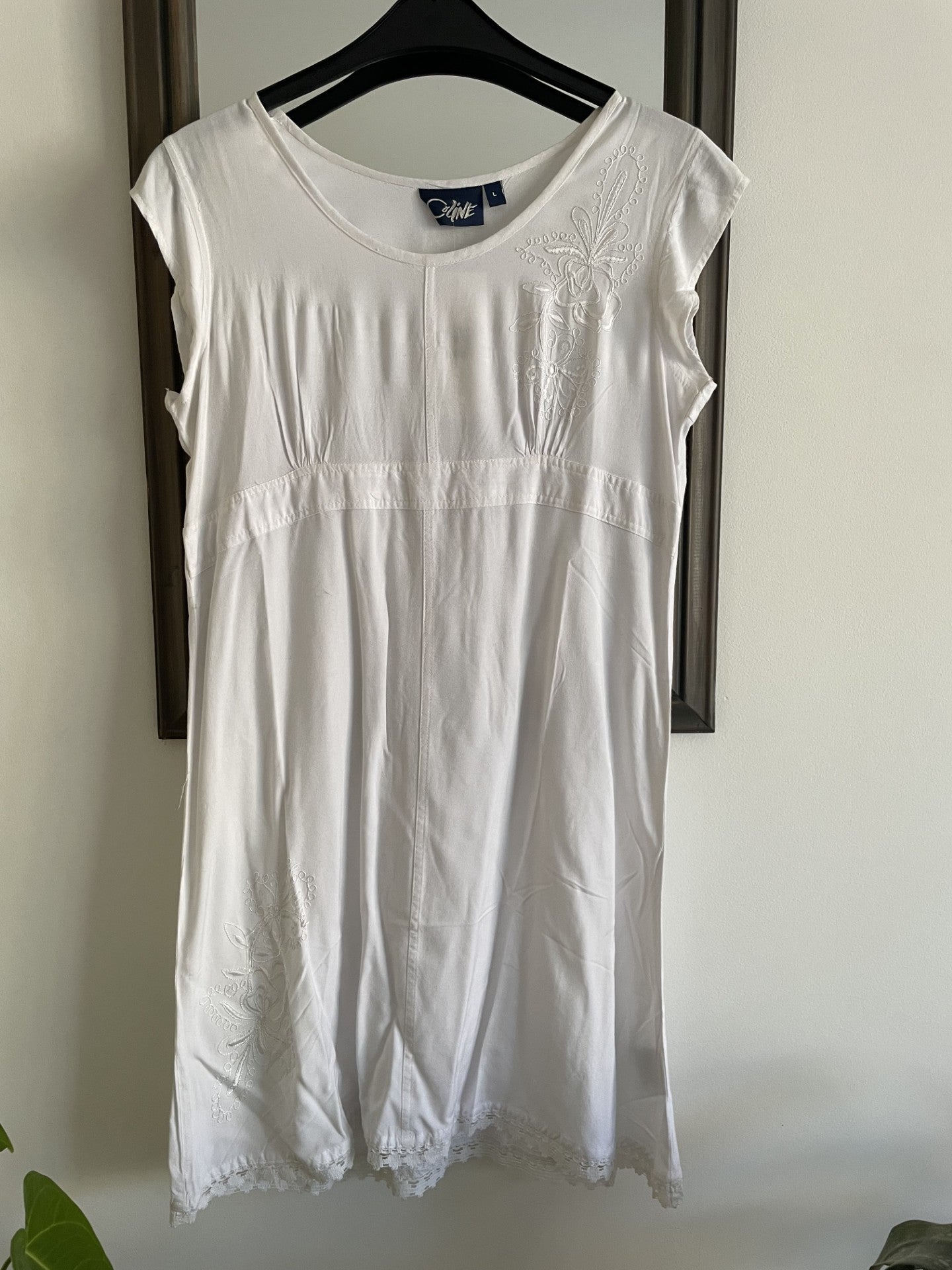 Robe courte brodée Coline