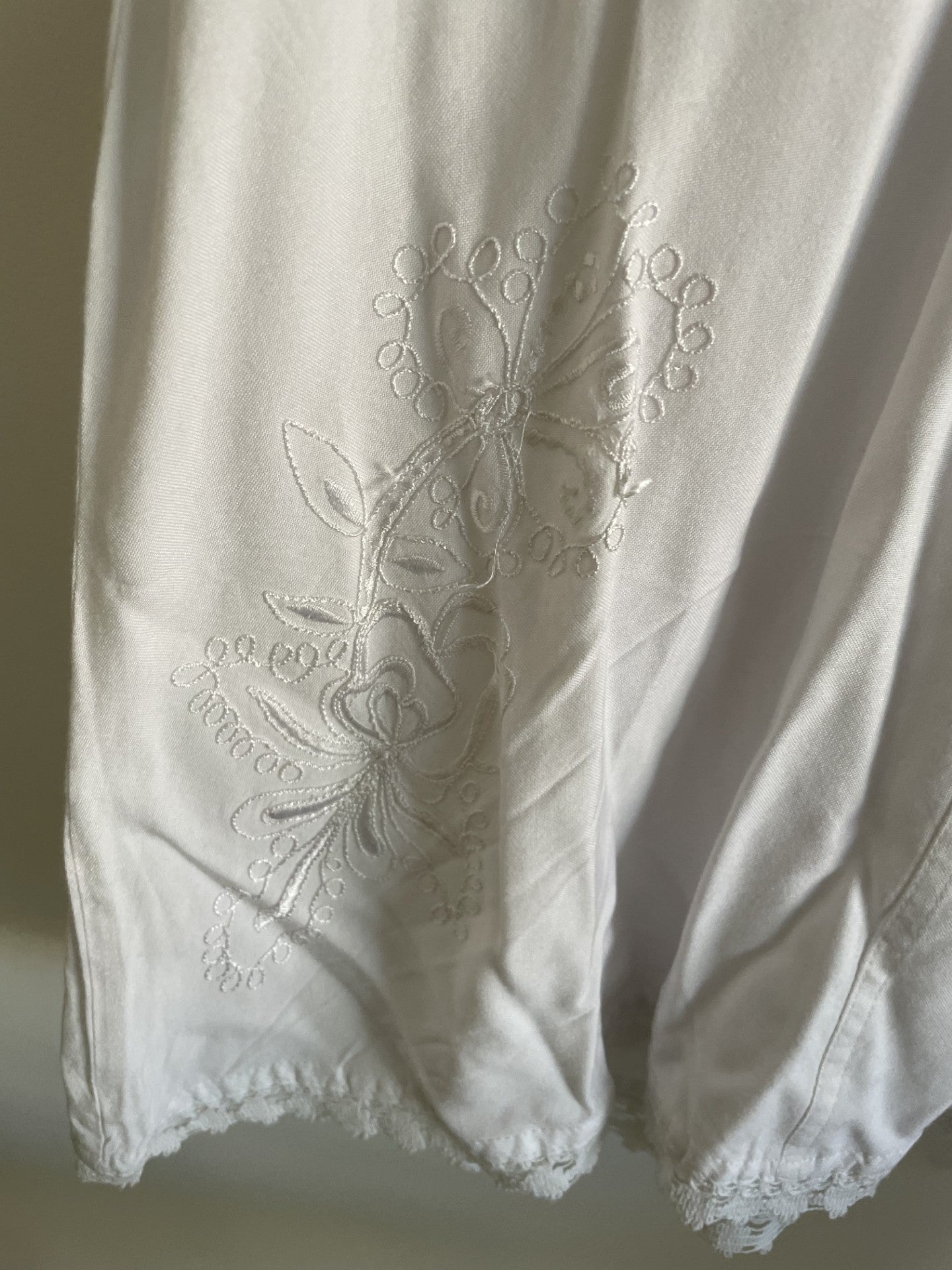 Robe courte brodée Coline
