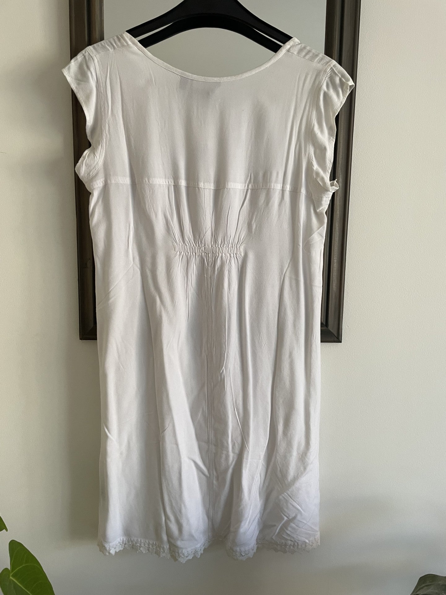 Robe courte brodée Coline