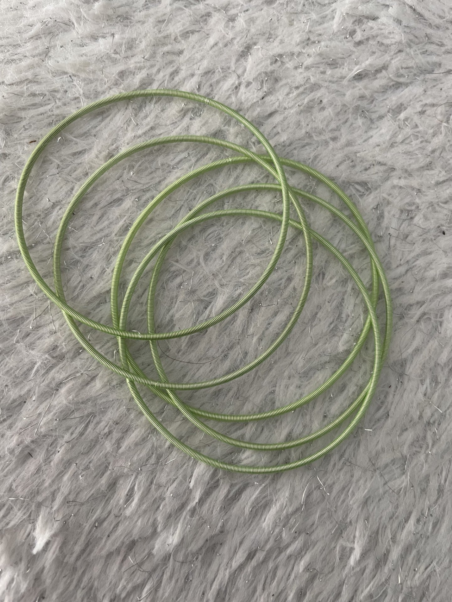 Bracelets Ressort "Arc-en-ciel" - Joncs Fins Multicolores & Empilables Merveilles du monde