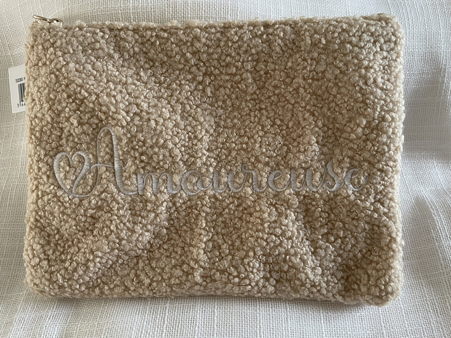 Pochette pilou brodée Votre Nouveau Compagnon Chic ! ✨